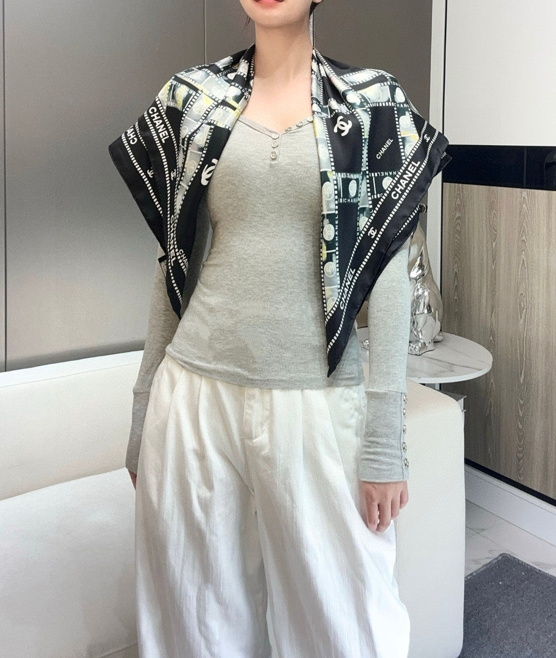 Chanel 26s Scarf 90 In Silk 309799