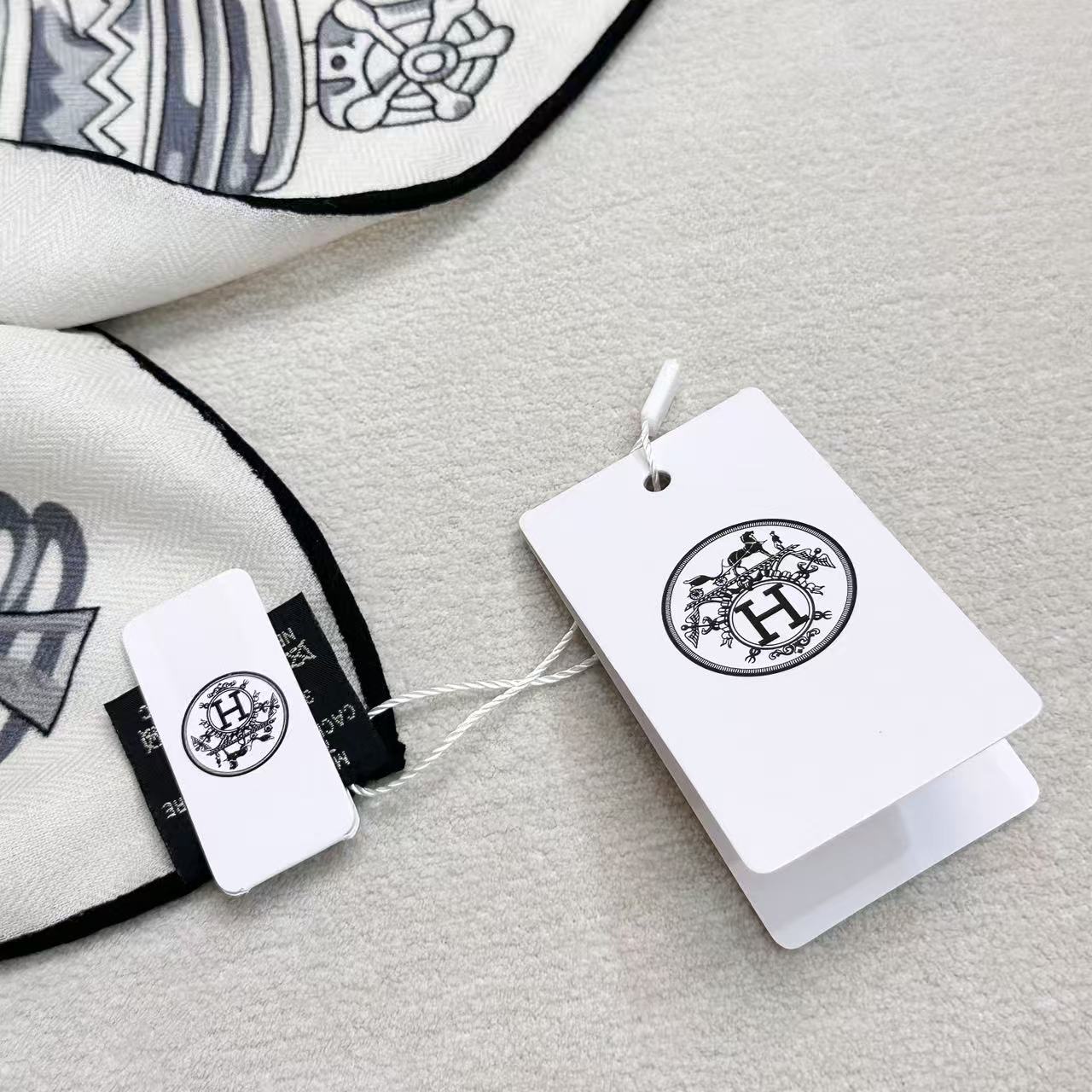 HM Creative Origins Scarf 135CM White Cashmere Silk 969434