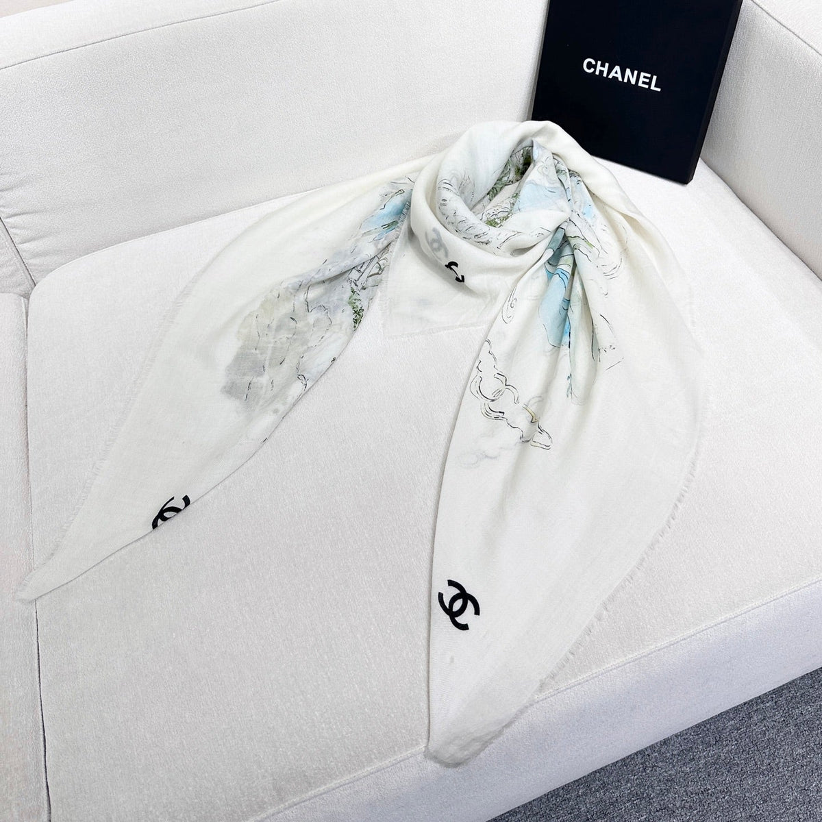 CC 26s Scarf 140 In Cashmere And Silk 513393