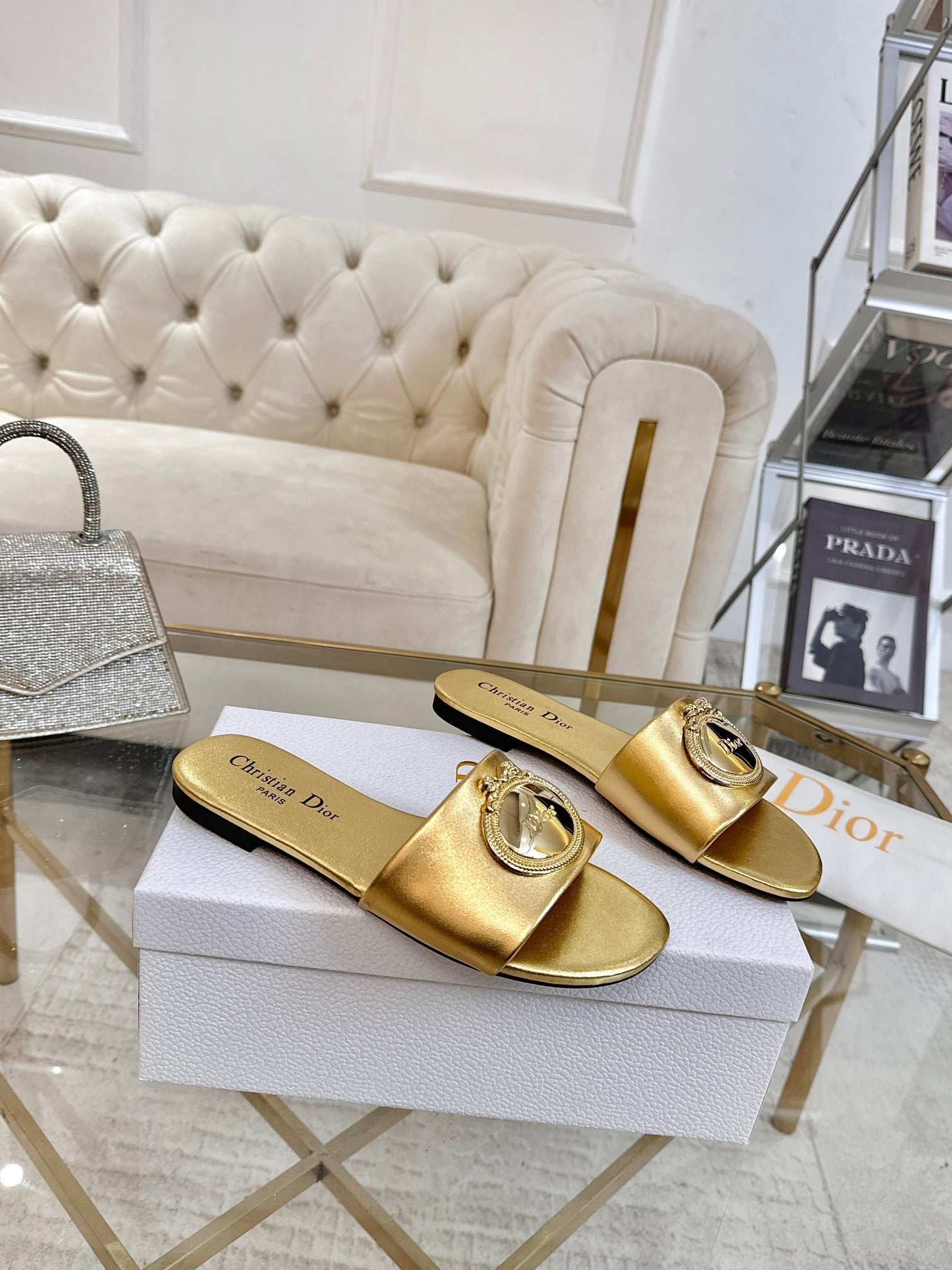 CD 26s Sandals Gold Leather 667116