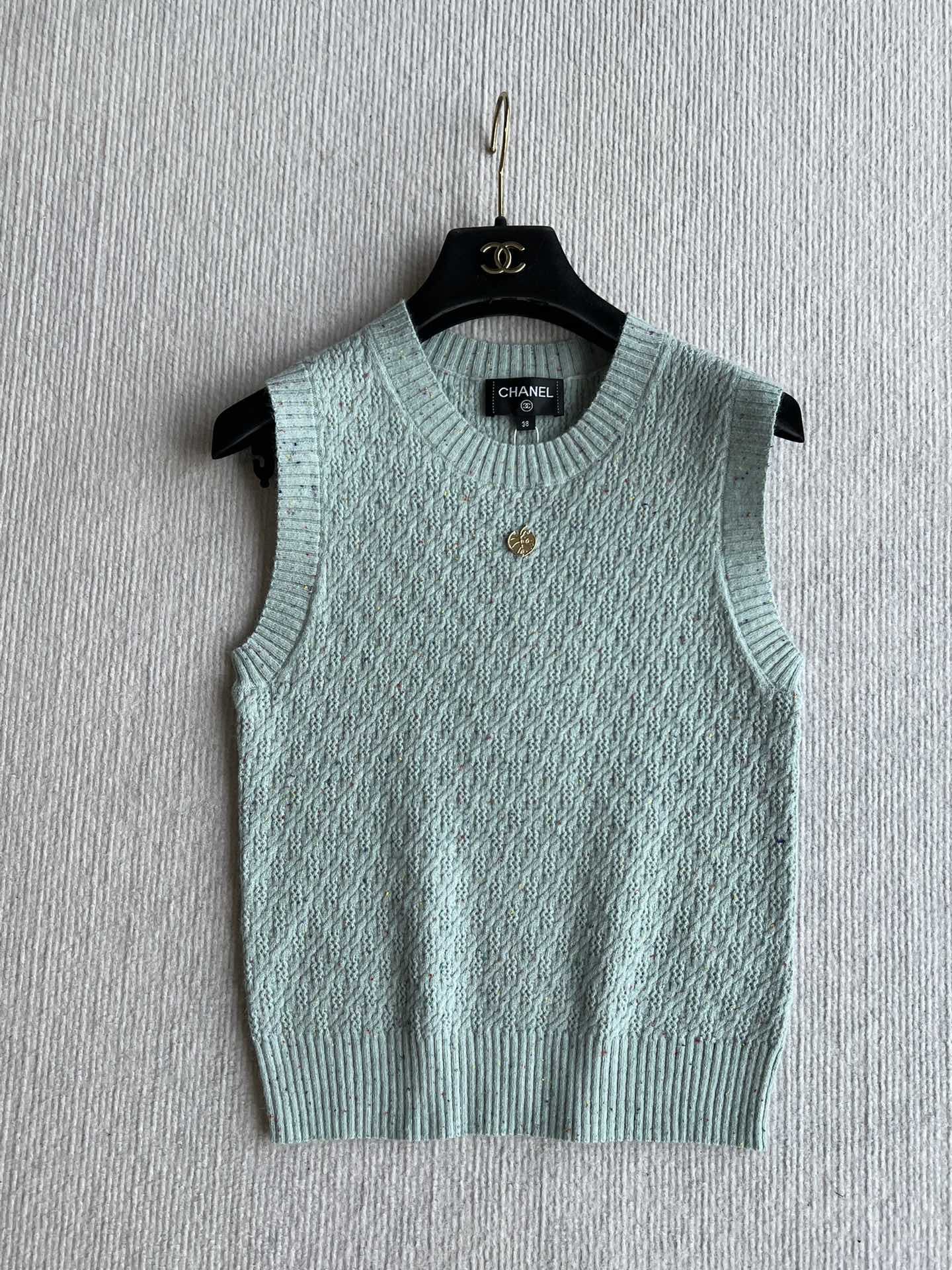 CC 25A Round Neck Sleeveless Vest In Turquoise Wool 269548