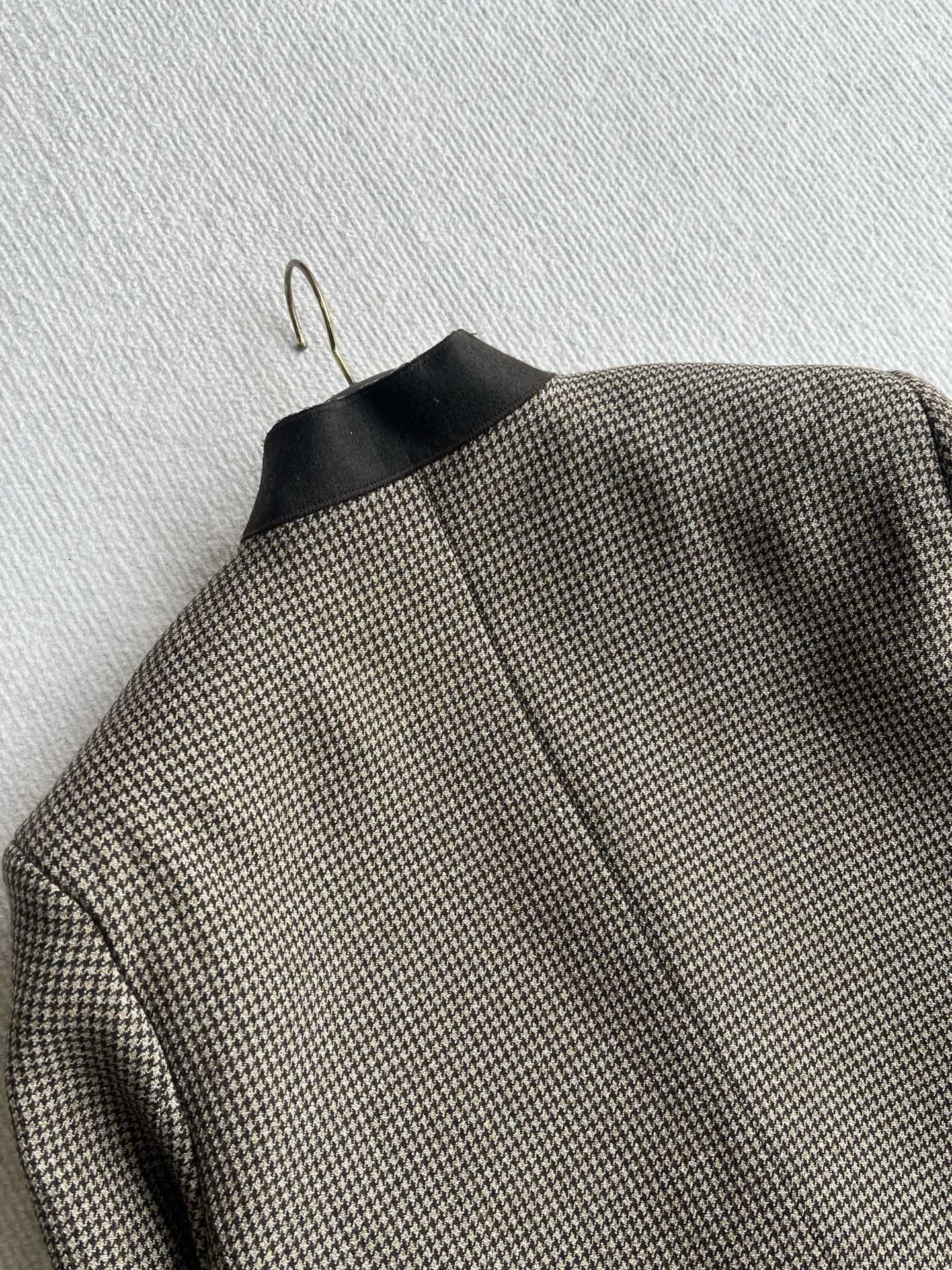CC 26s Suit Deep Taupe Cream Tweed 401206