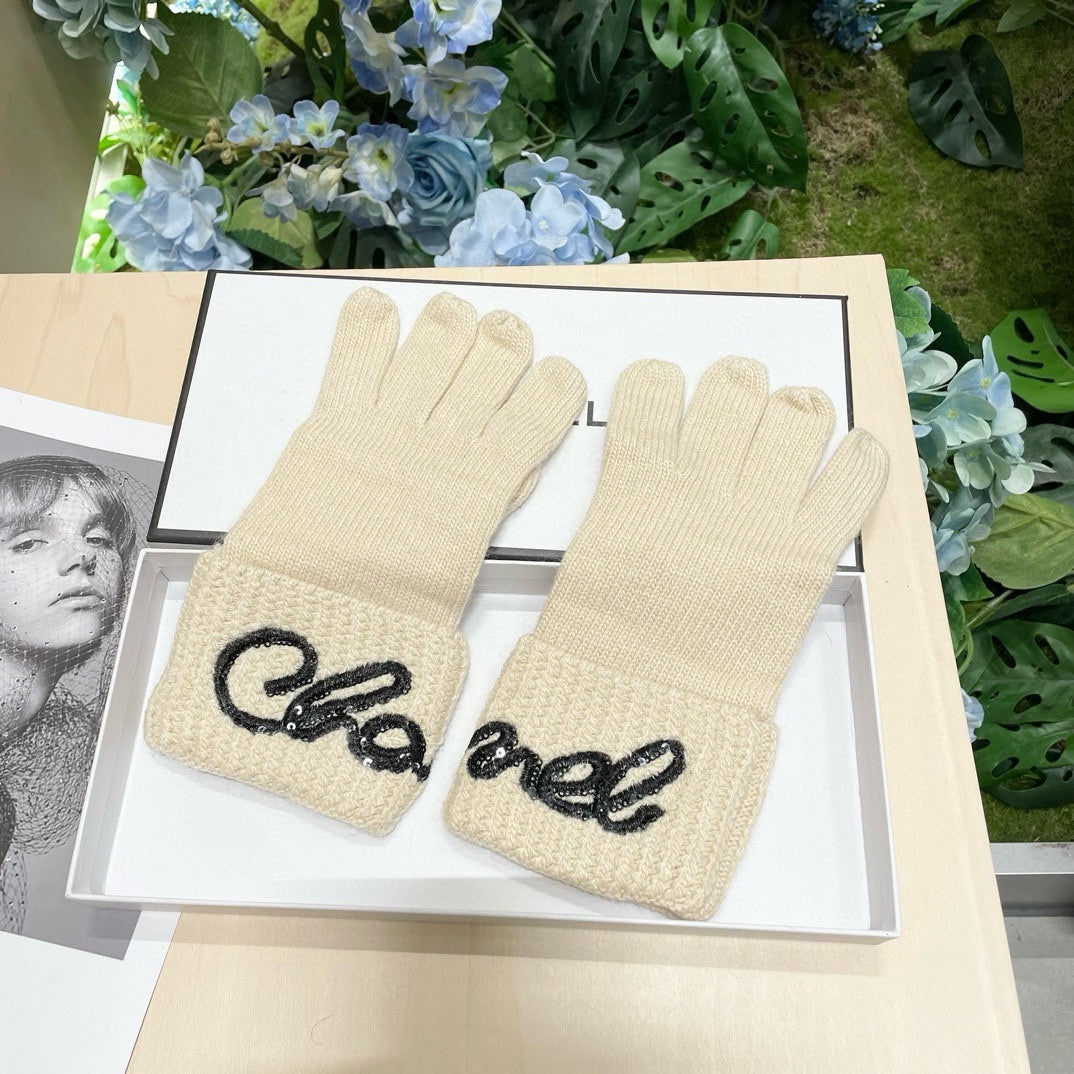 GLOVES IN BEIGE WOOL WITH BLACK LOGO 465775