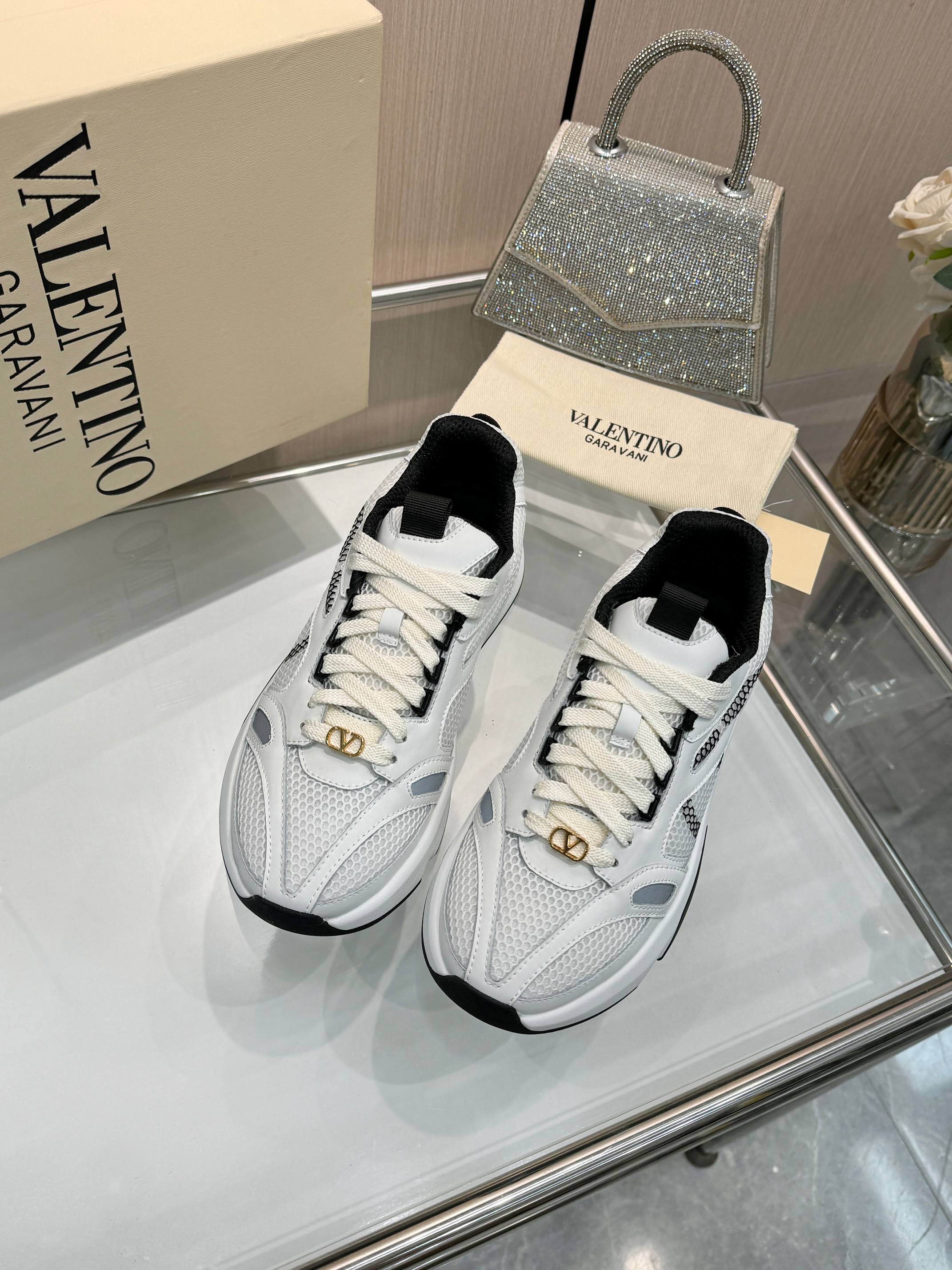 VT 26s Demivee Signature Sneakers White Mesh 943072