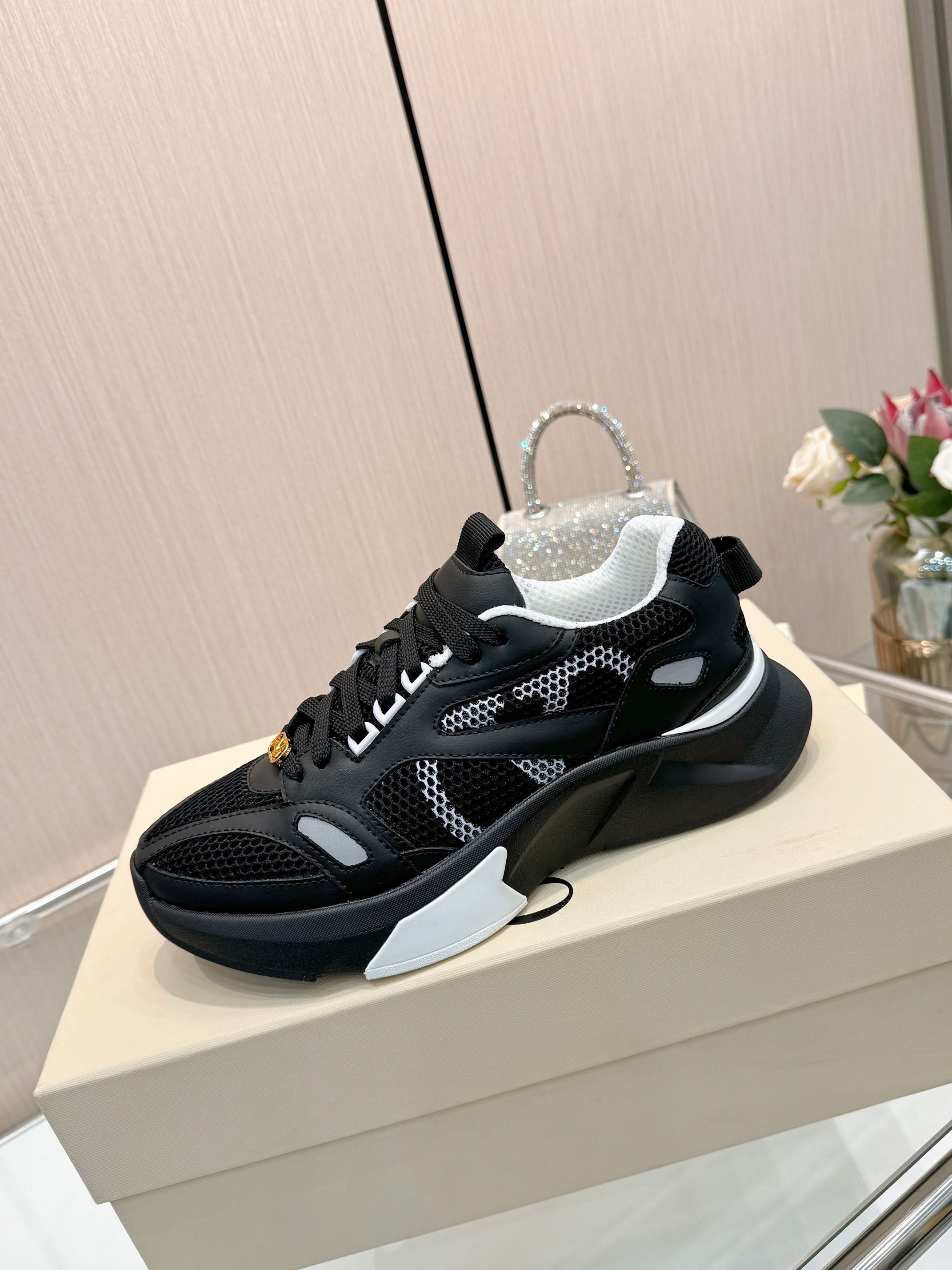 VT 26s Demivee Signature Sneakers White Black Mesh 943075