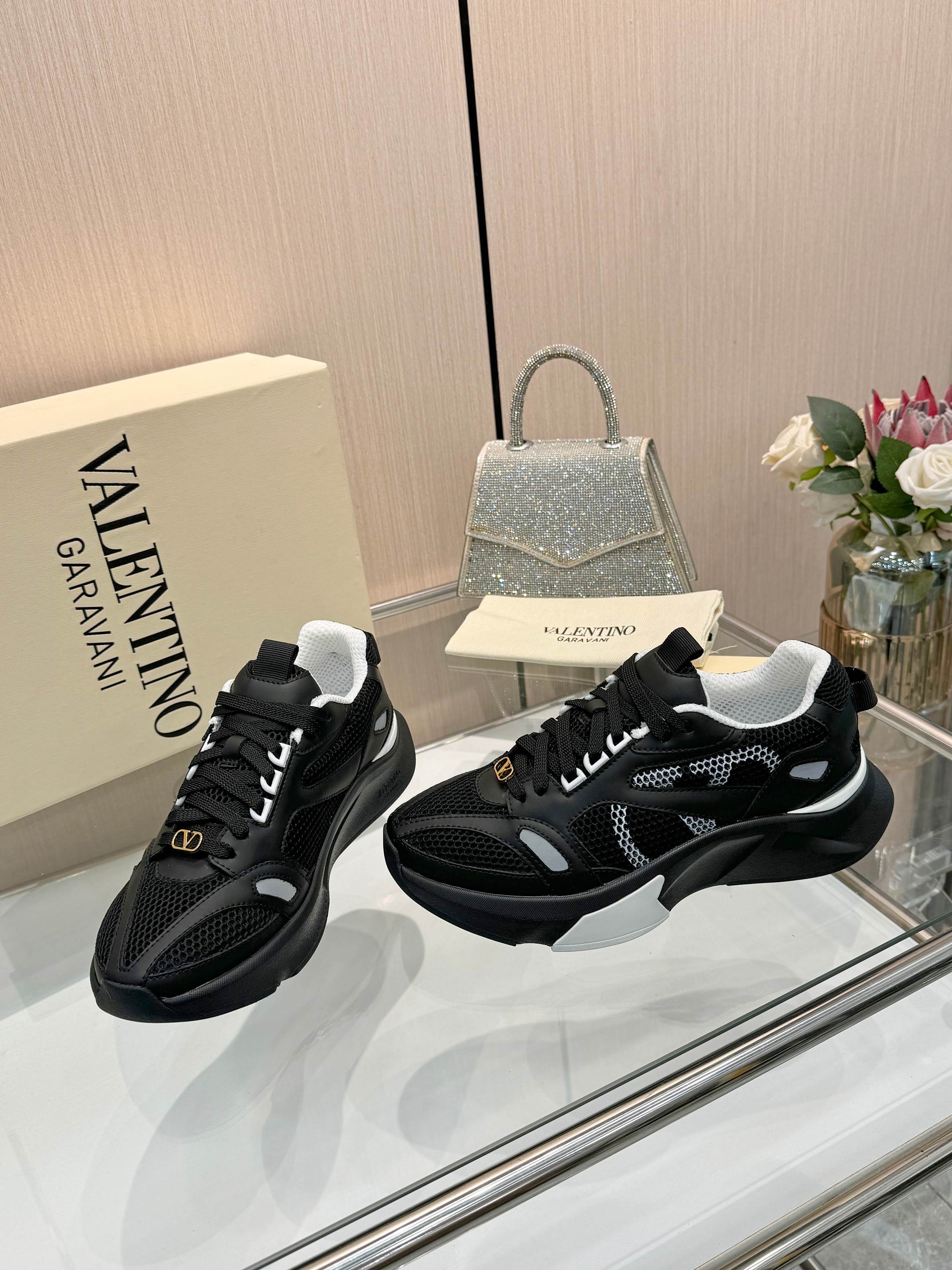 VT 26s Demivee Signature Sneakers White Black Mesh 943075