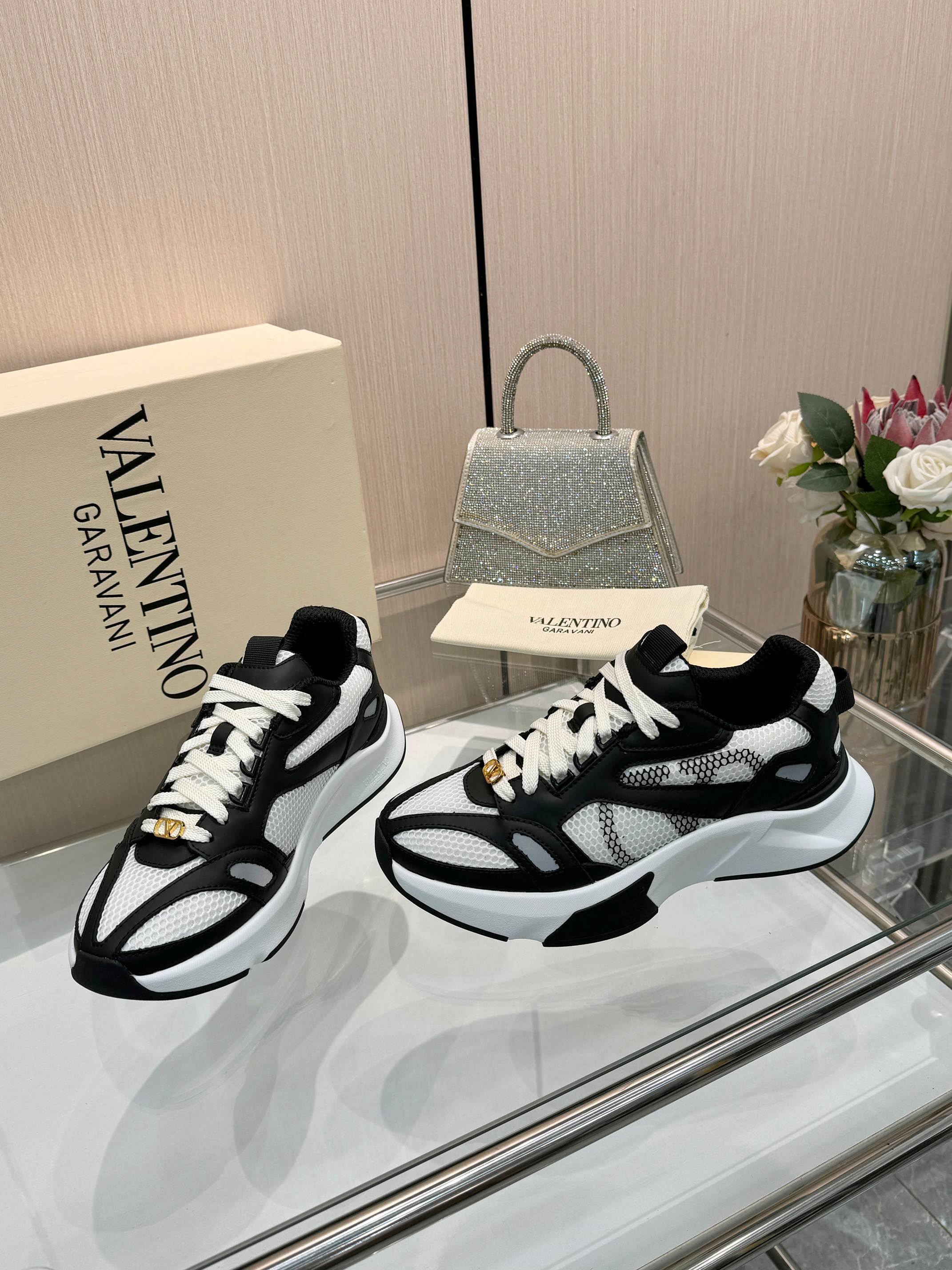 VT 26s Demivee Signature Sneakers White Black Mesh 943077