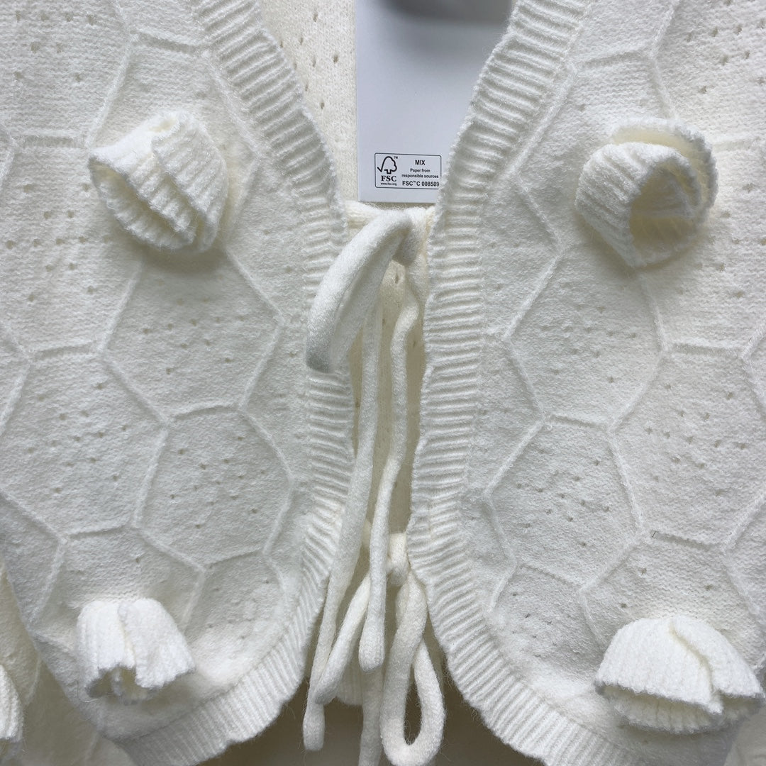 CC 25 Knitted Three-Dimensional Flower Tie Cardigan in White 277591