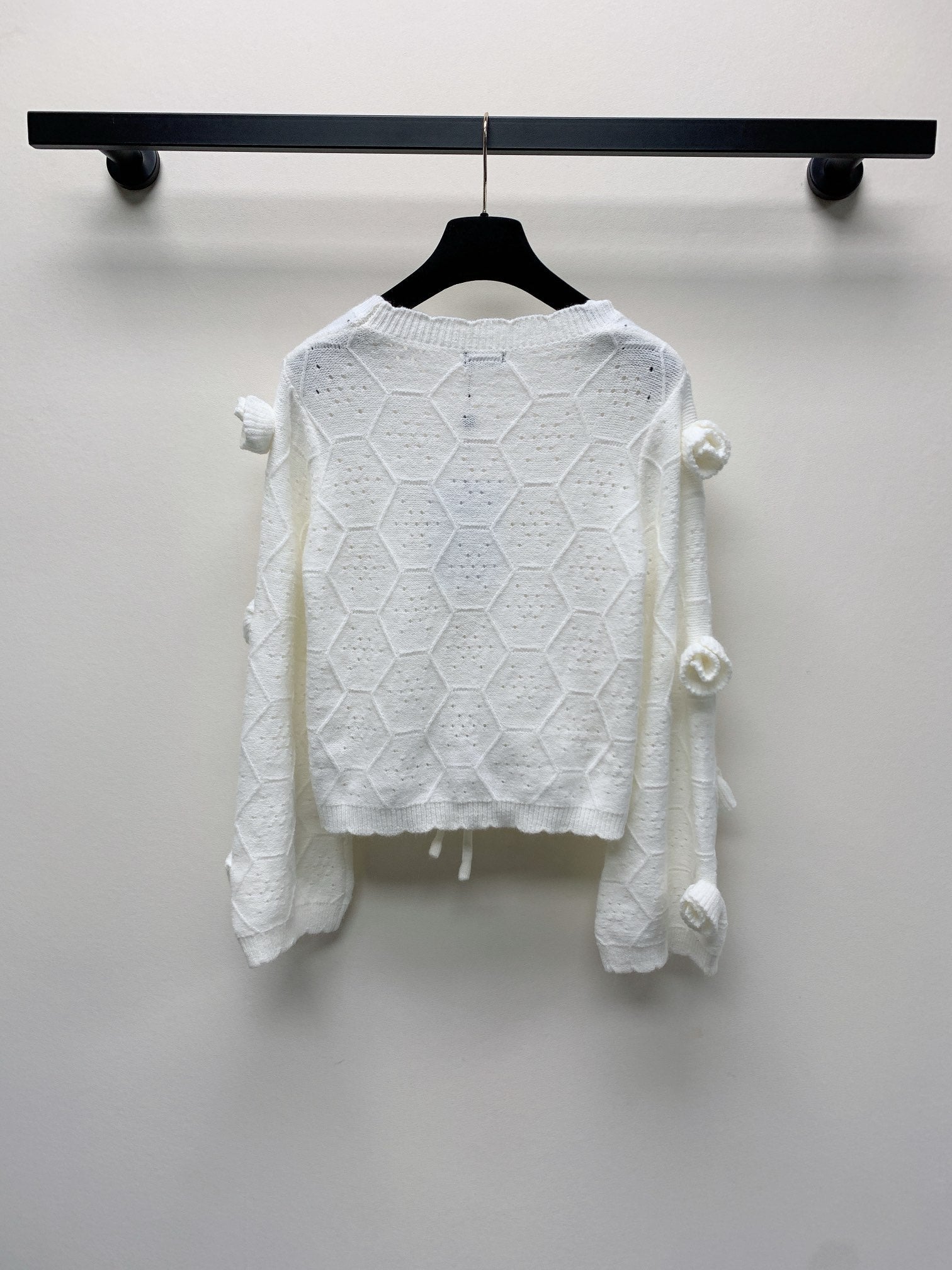 CC 25 Knitted Three-Dimensional Flower Tie Cardigan in White 277591