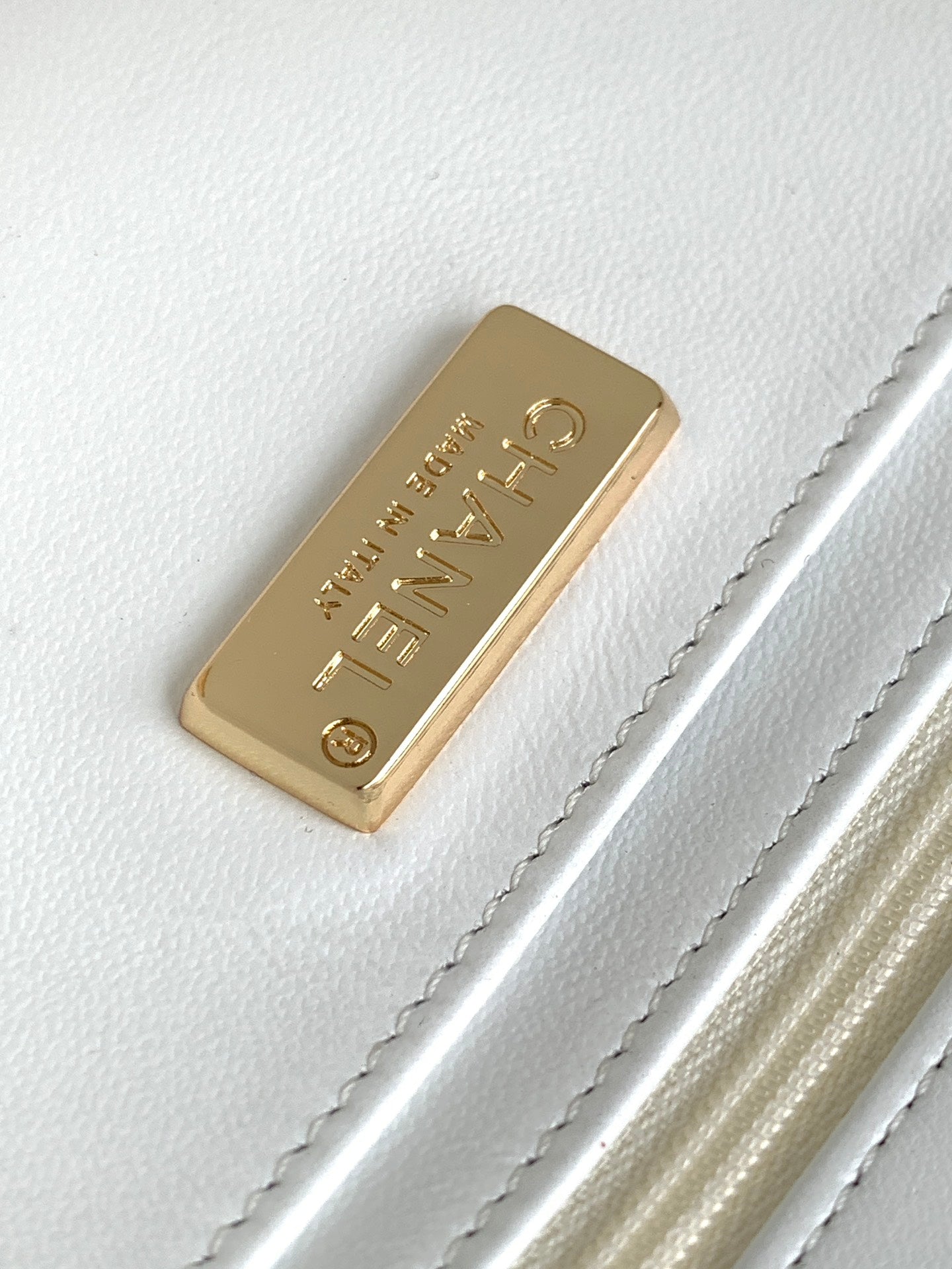 MINI 20 CLASSIC HANDBAG IN WHITE EMBROIDERED TWEED SEQUINS