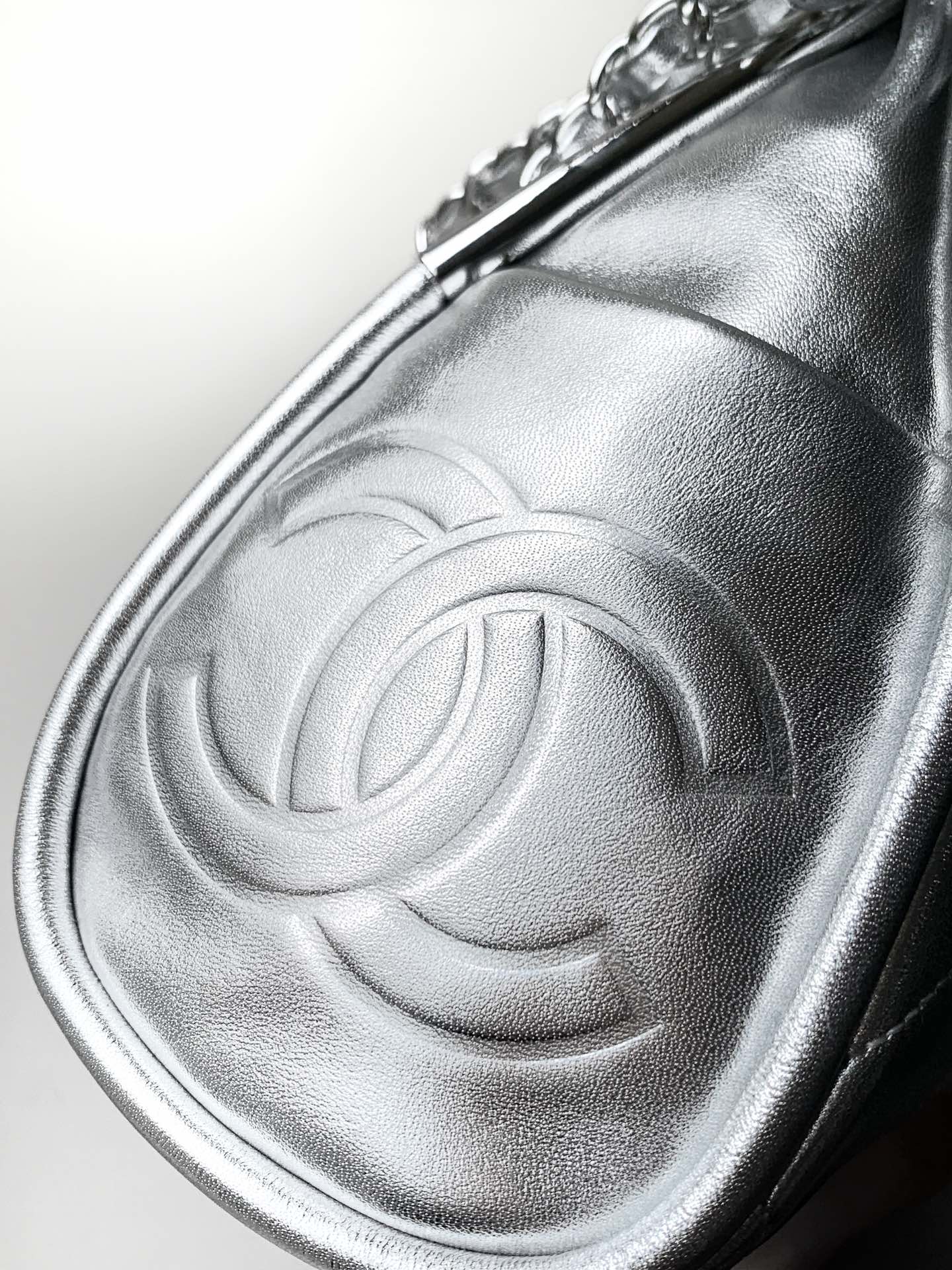 CC Vintage Hobo Bag 30cm Silver Metalic Lambskin Silver Hardware