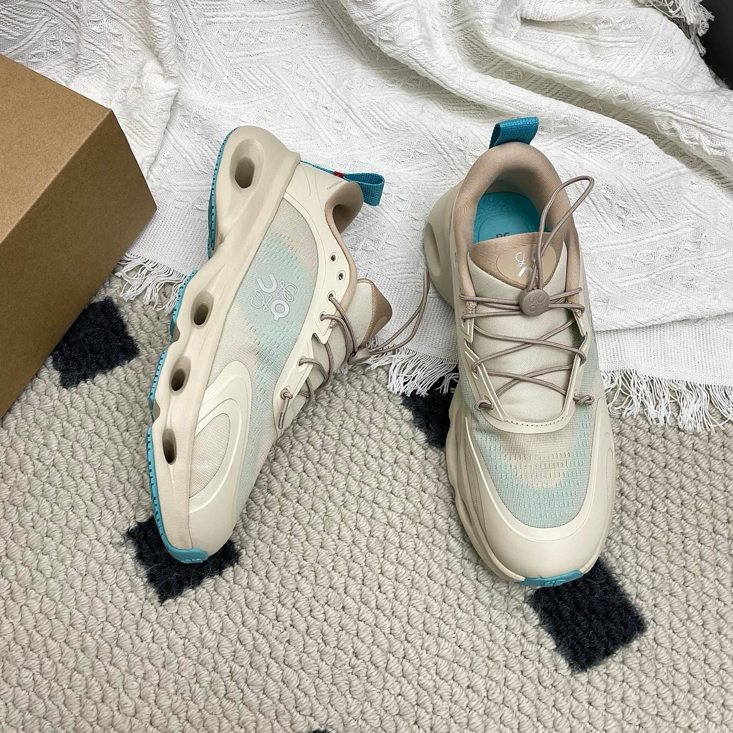 Loewe 26s Cloudsolo Sneakers In Light Blue And Beige Recycled Polyester