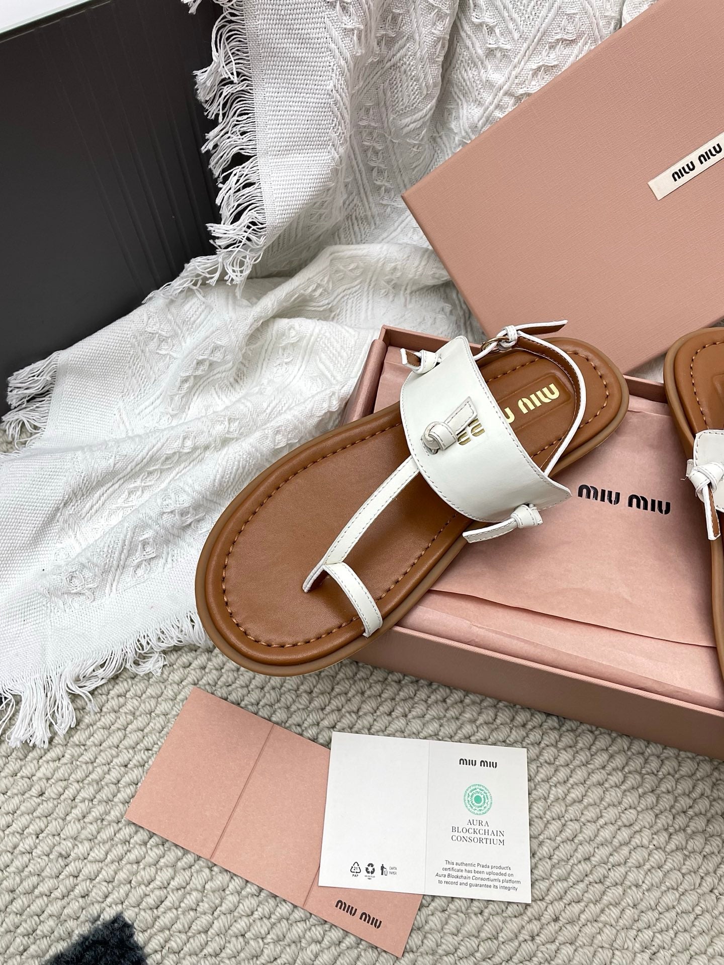 Miu 26 Flip-Flop Flat Sandals Brown White Leather 611338