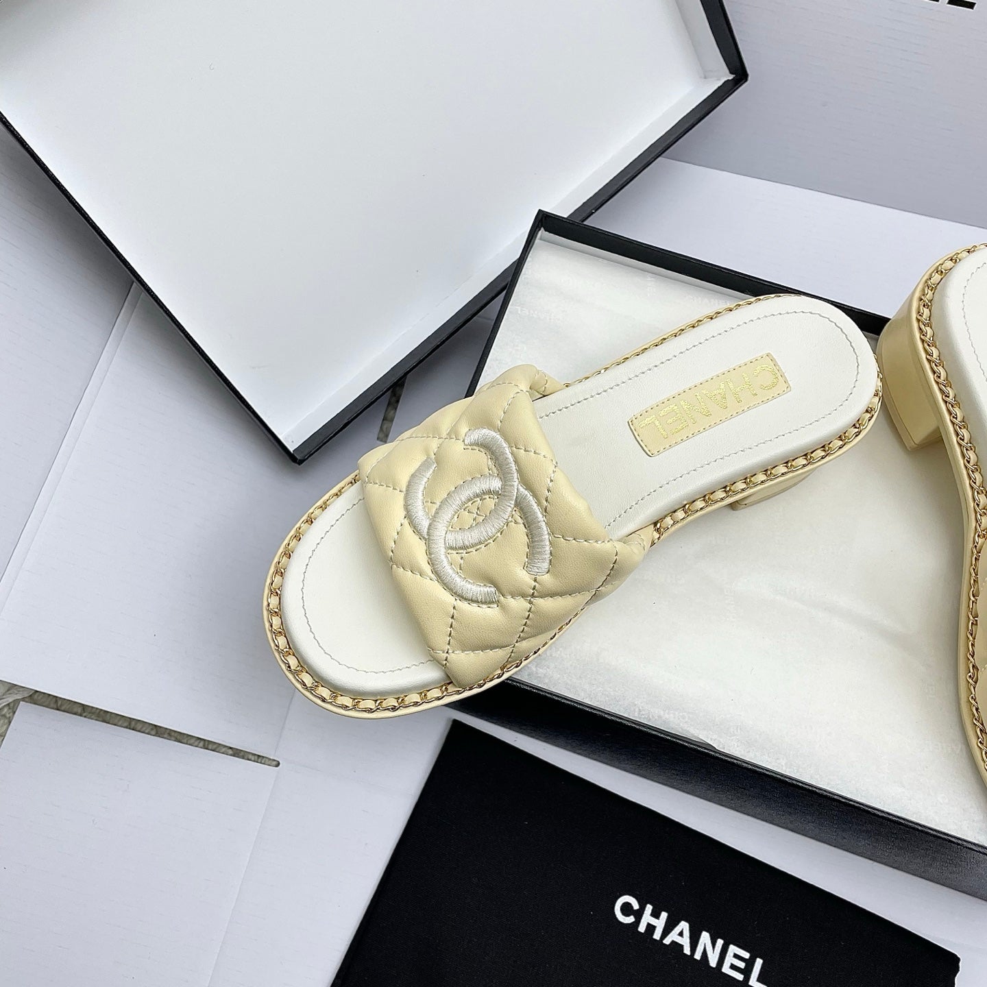 CC 26SS Lemon Yellow White Quilted Lambskin 726544