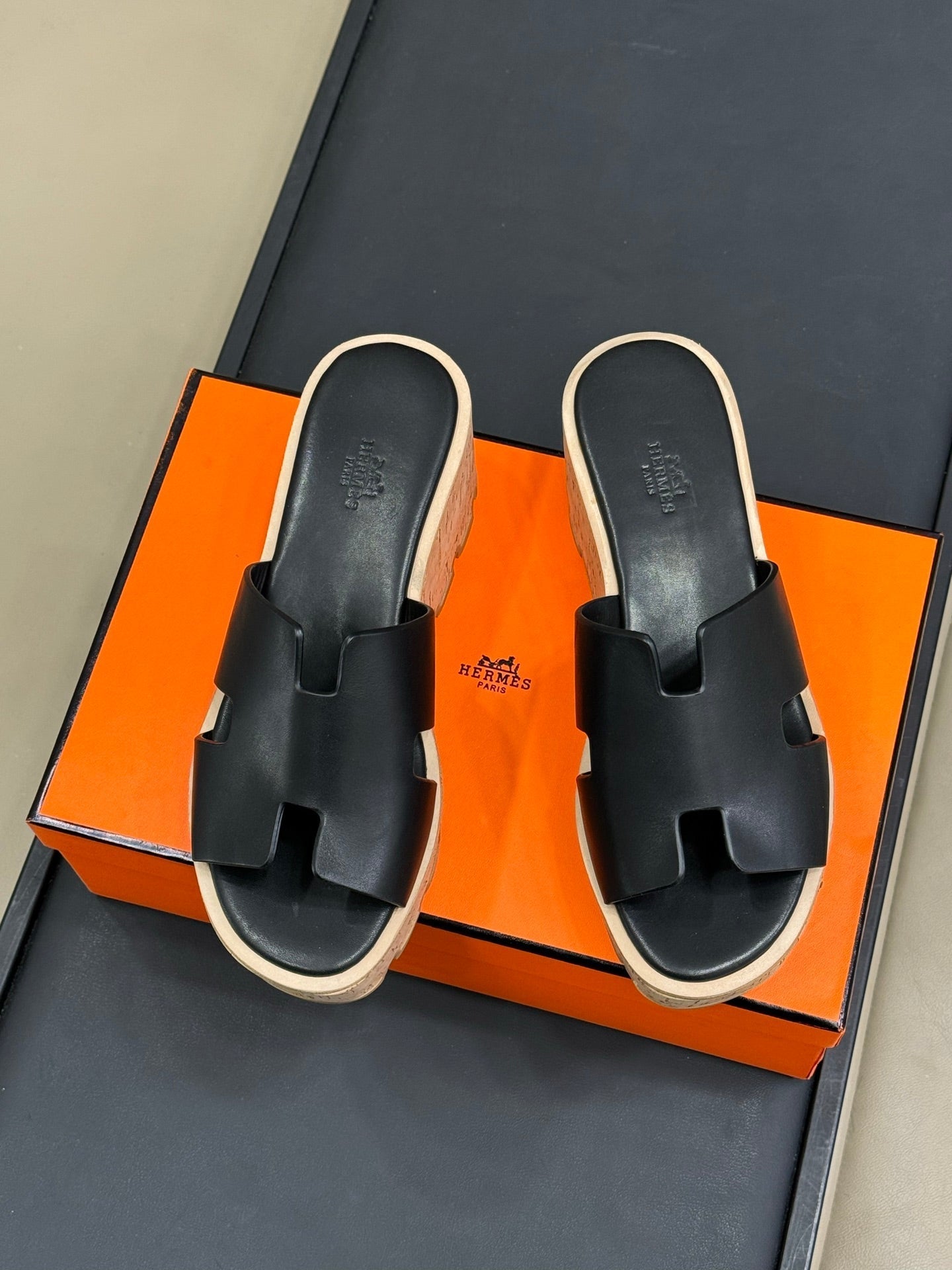 HM 25C Eze 30 Sandal Black Calfskin 212714