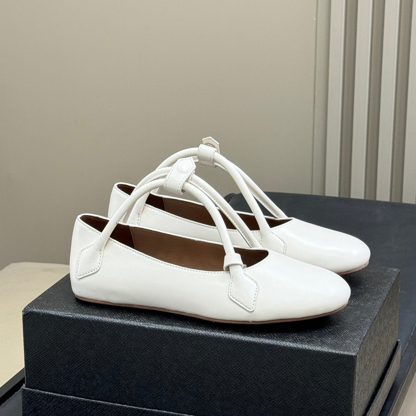 ALAIA Le Teckel Ballet Flats White Sheepskin 468730