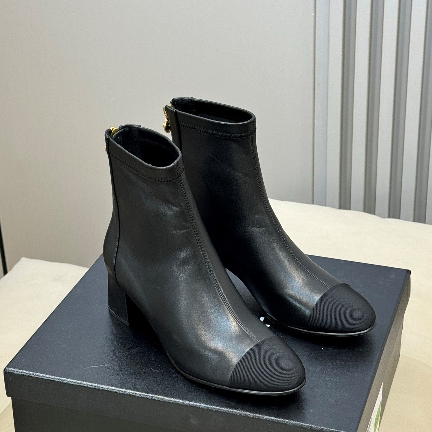 CC 26FW Ankle Boot Black Sheepskin Fabric 621274