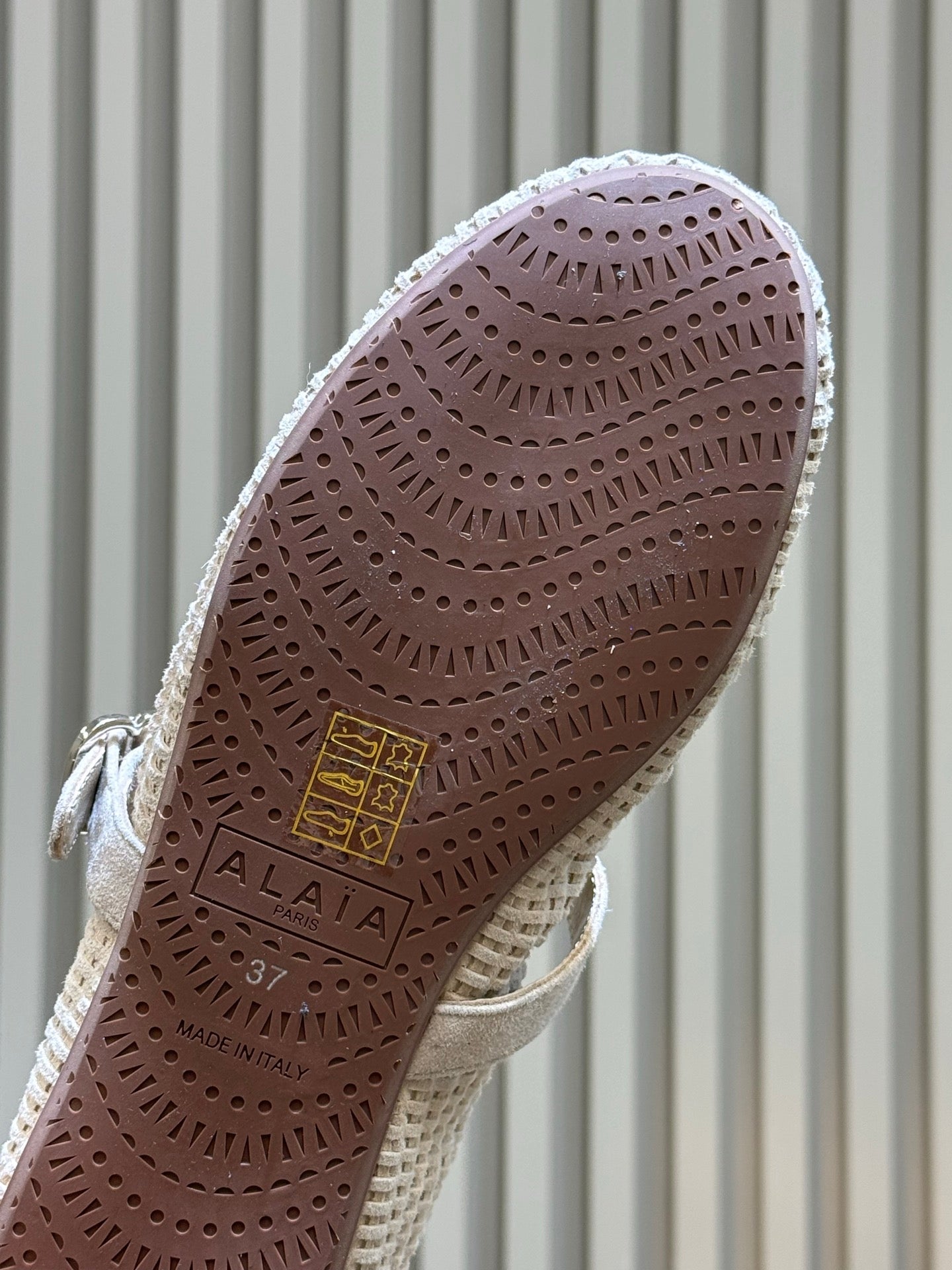 Alaia 26s Knit Ballet Flats In Off White Suede