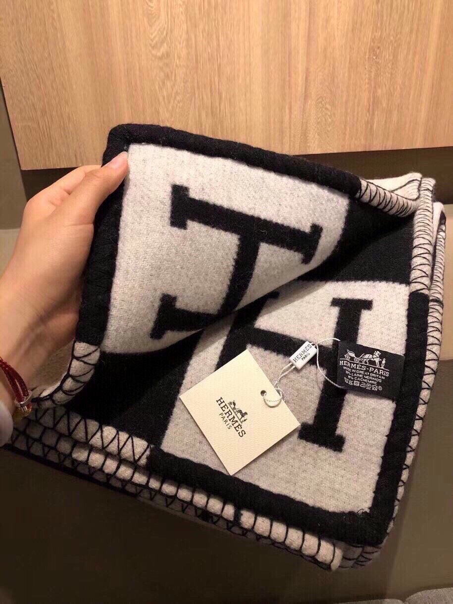Hermes 26s Avalon Blanket 135x170cm Black Wool 528110