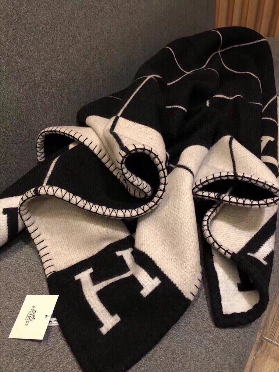 Hermes 26s Avalon Blanket 135x170cm Black Wool 528110