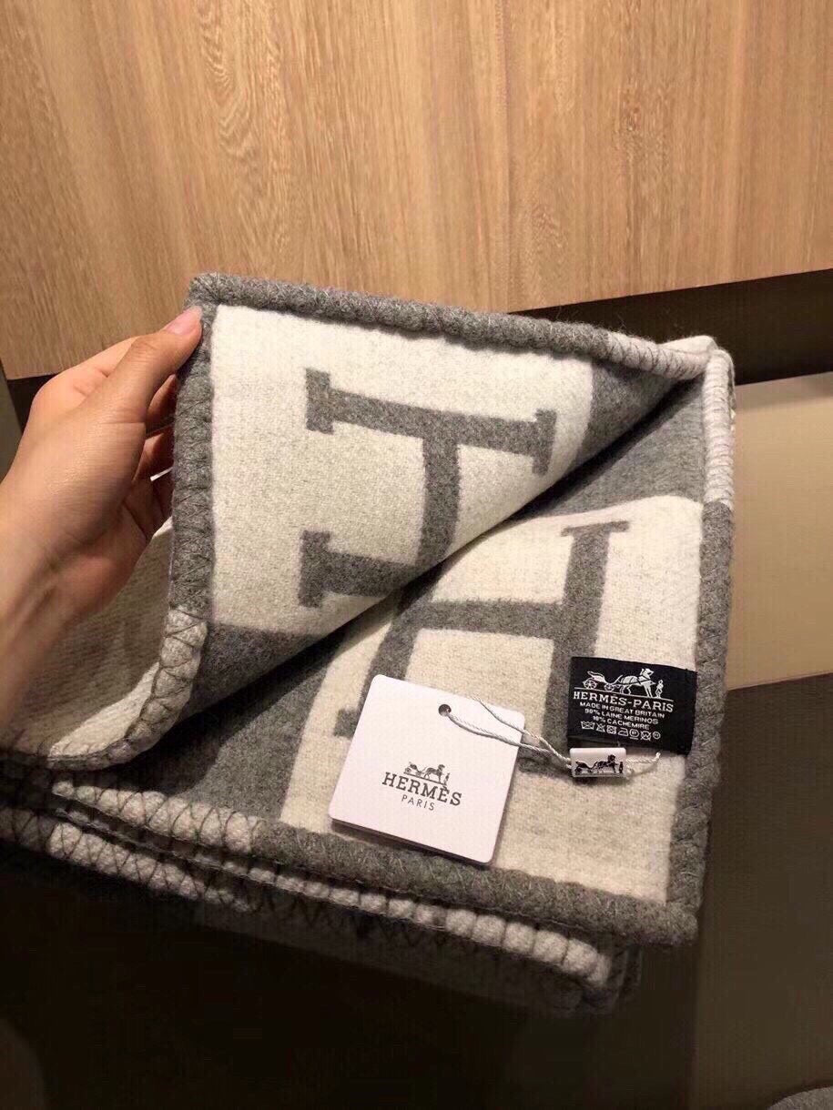 Hermes 26s Avalon Blanket 135x170cm Grey Wool 528111