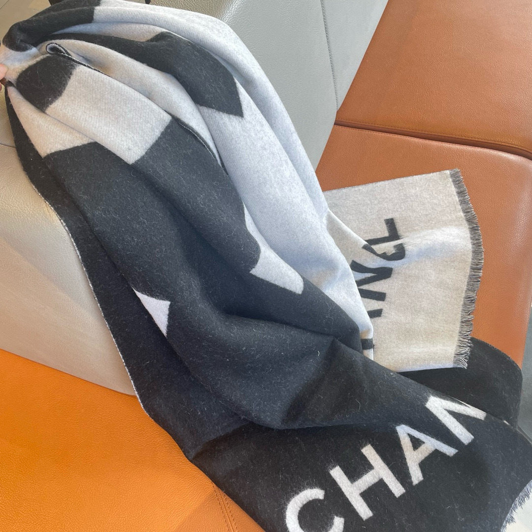 CC Large Double C Scarf 200cm Black White Cashmere 150400