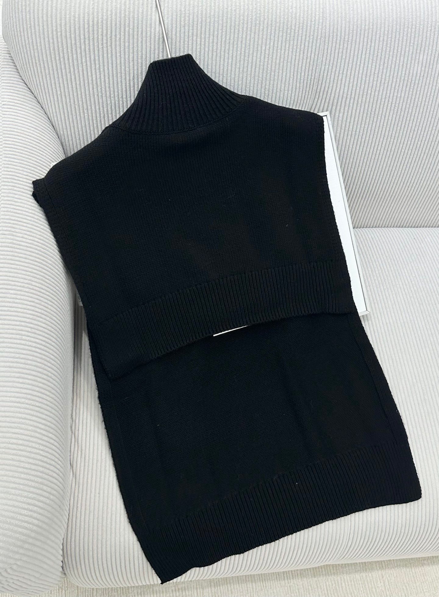 CC 26s High-Neck Single-Breasted Knitted Vest Black Wool 415560