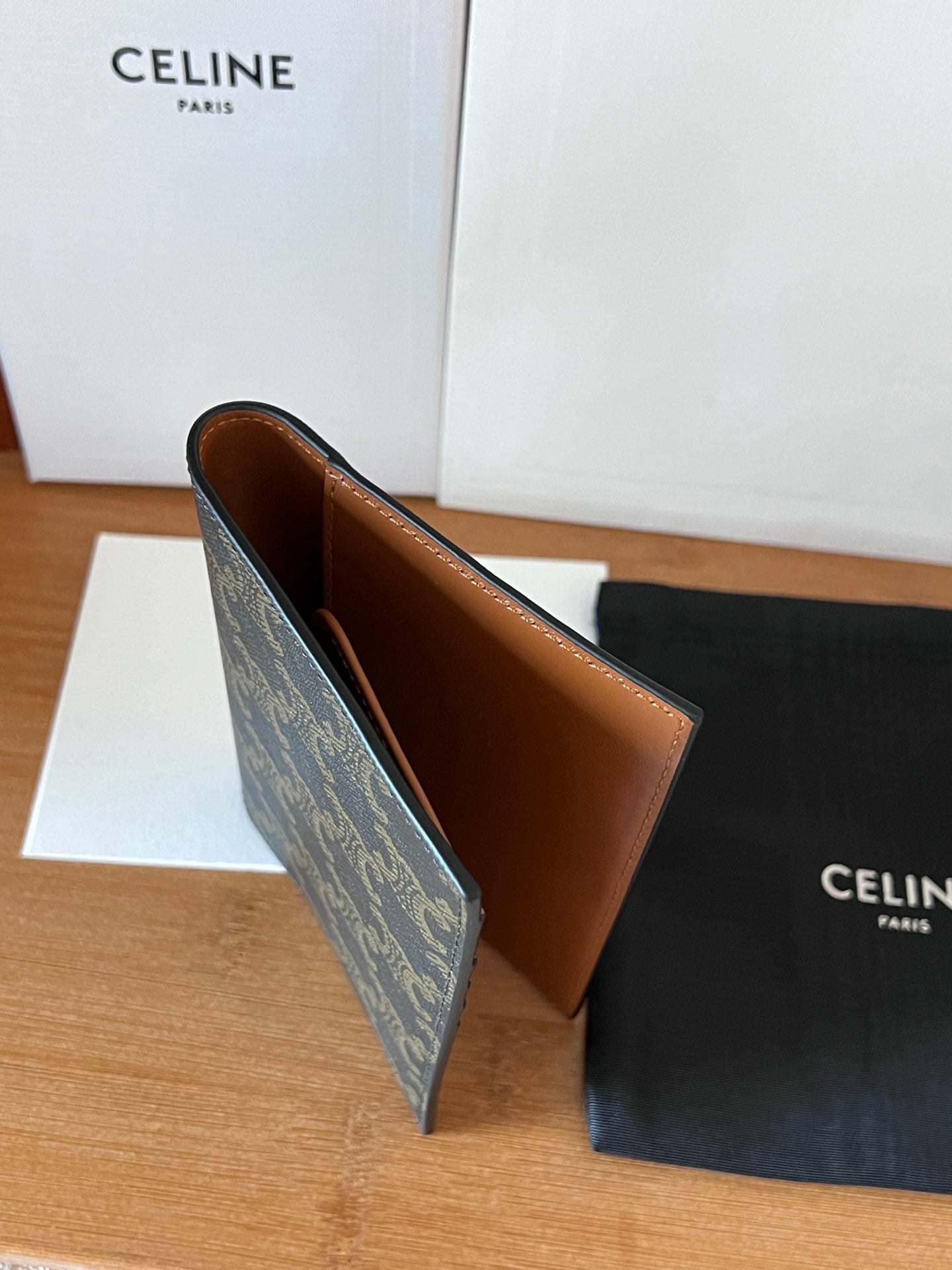 TRIOMPHE 10m180 Passport Holder Tan Cowhide