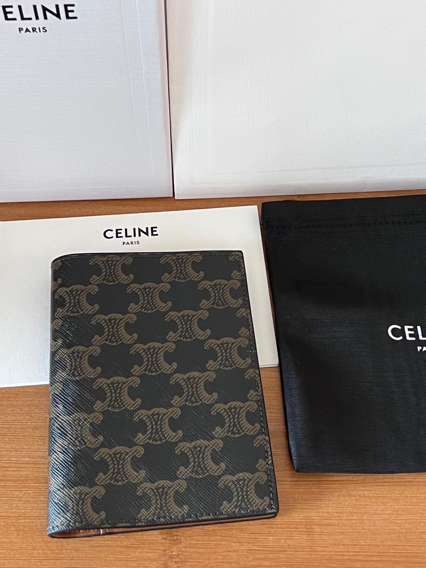TRIOMPHE 10m180 Passport Holder Tan Cowhide