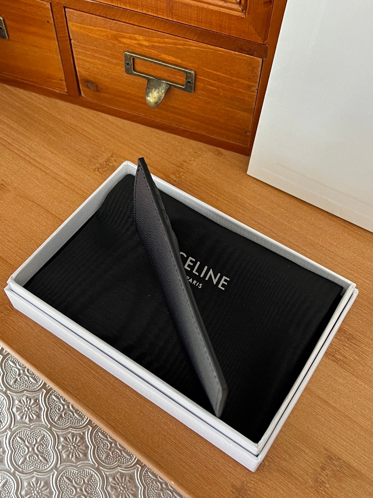 ESSENTIALS Zippered Compact Card Holder Black Cowhide