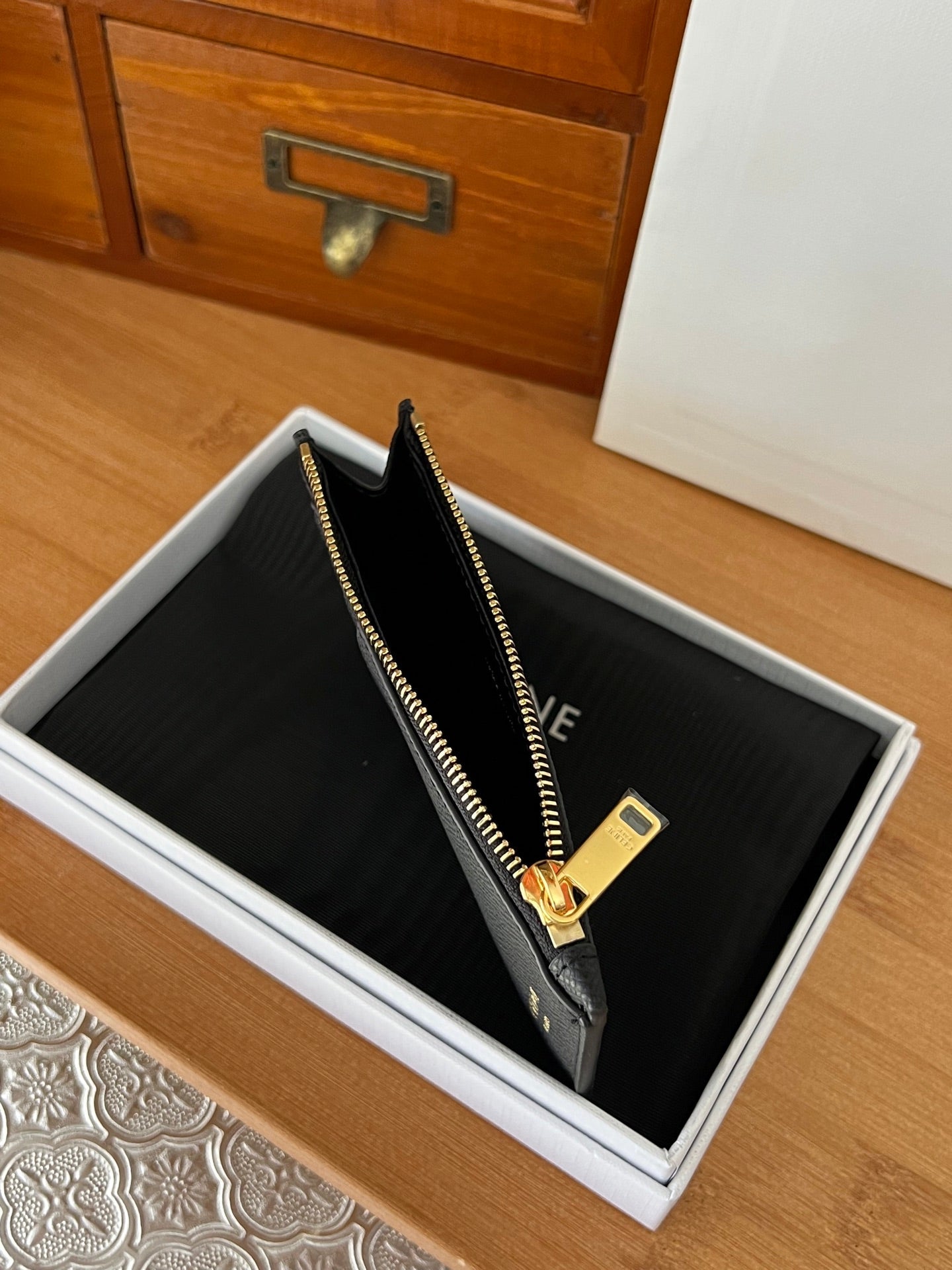 ESSENTIALS Zippered Compact Card Holder Black Cowhide