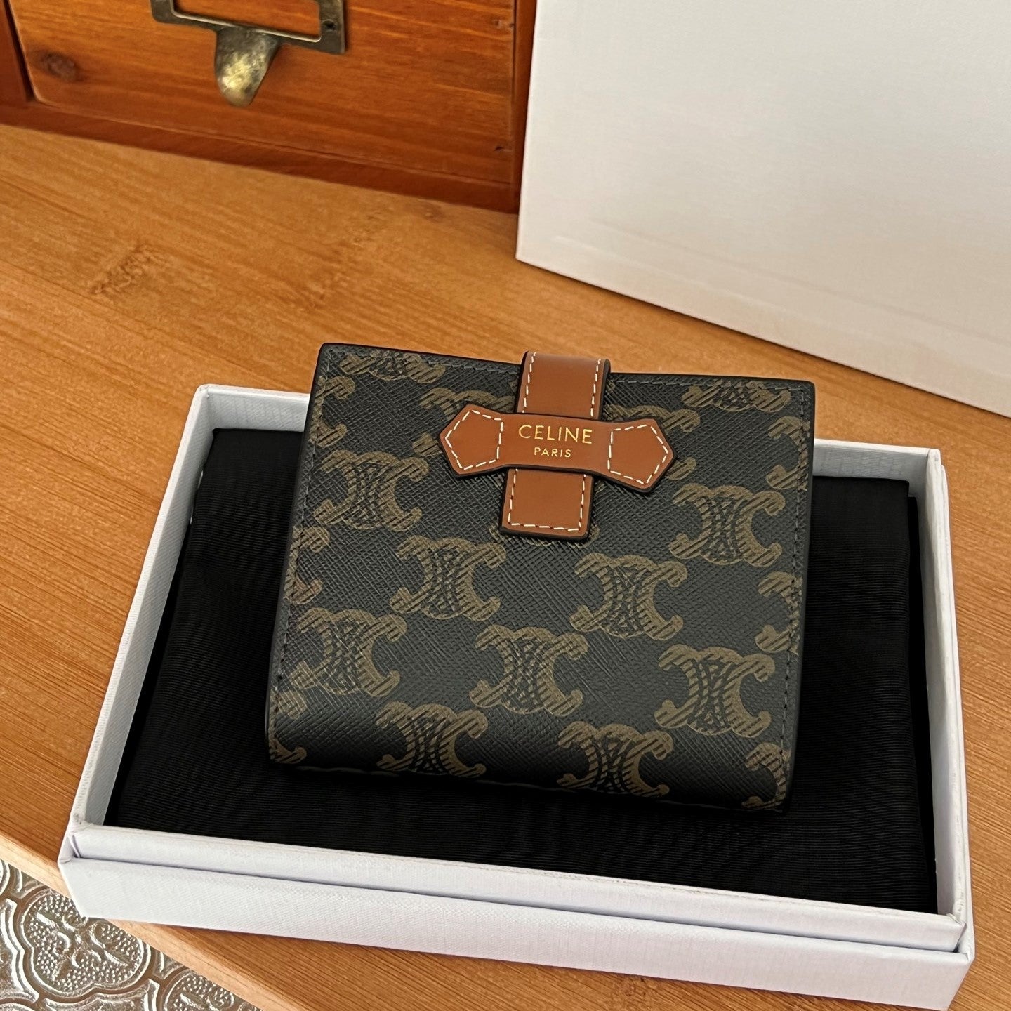 TRIOMPHE 10M262 Compact Trifold Wallet Tan Cowhile