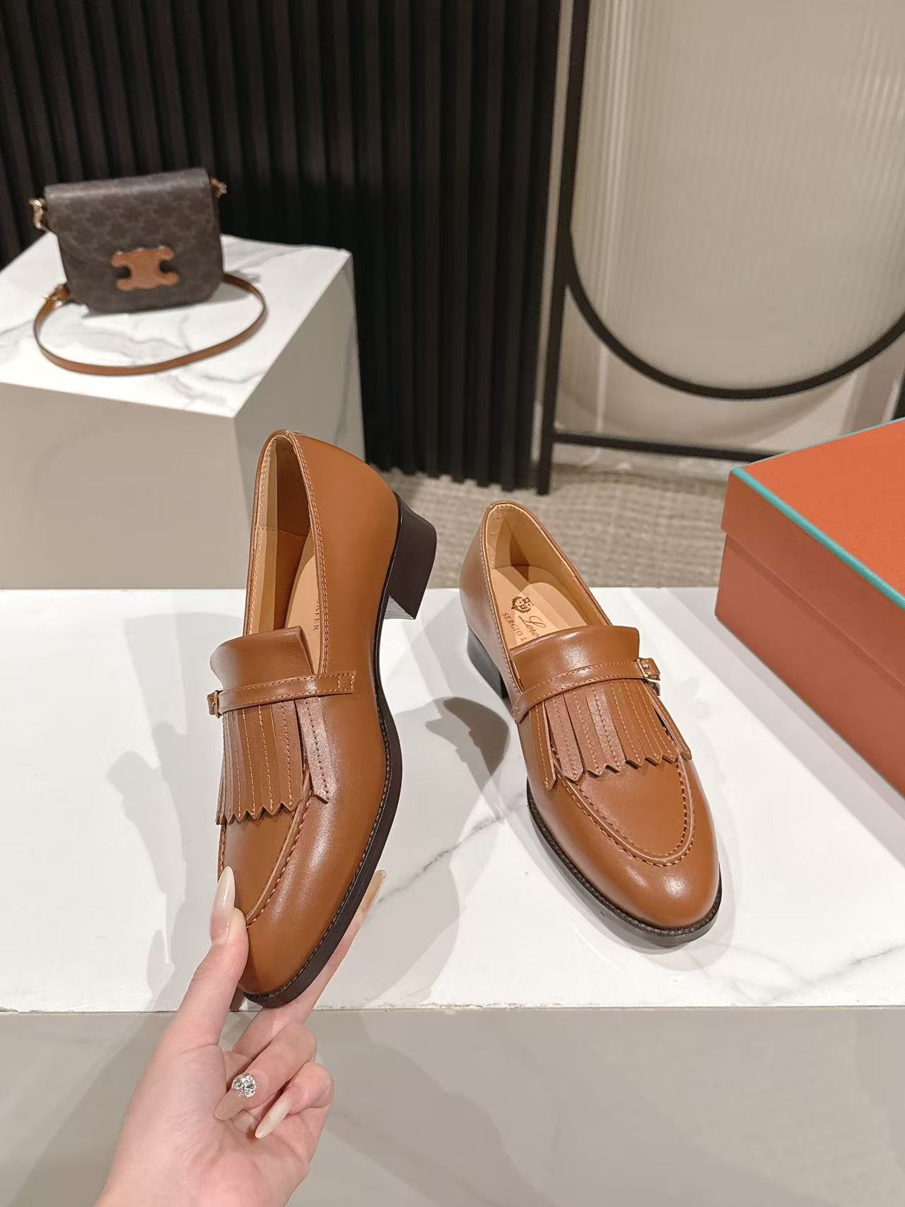 LP Pennan Fringe Burnt Clay Cowhide 564801