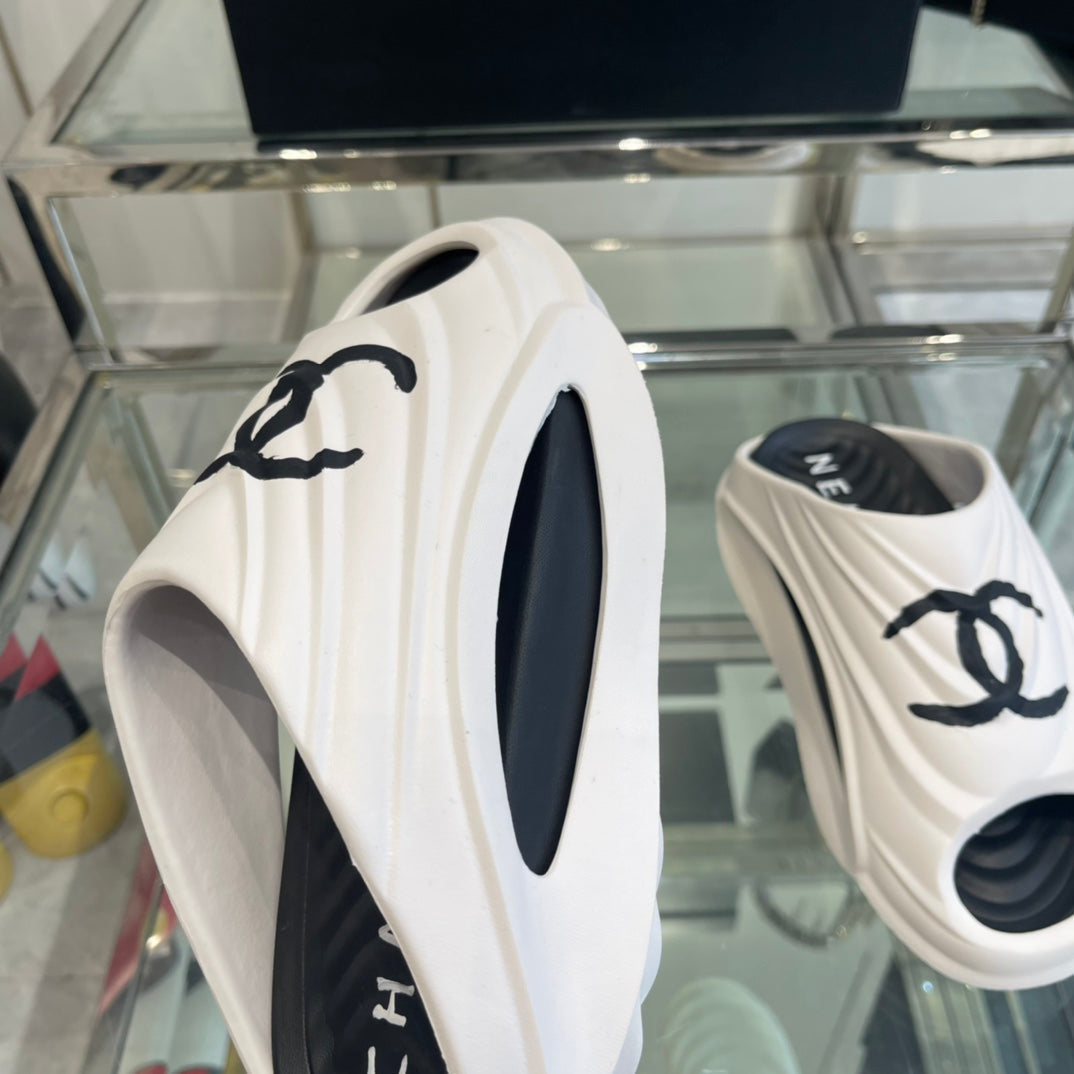 CC Slippers White Foam 204137