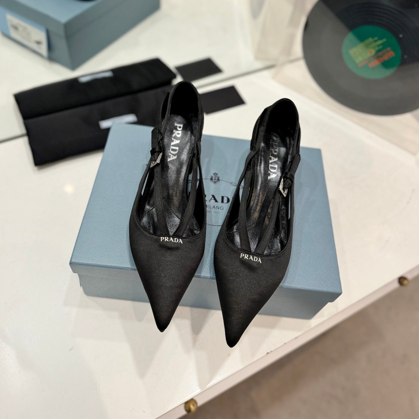 PRA STRAP CUT-OUT PUMPS BLACK SATIN