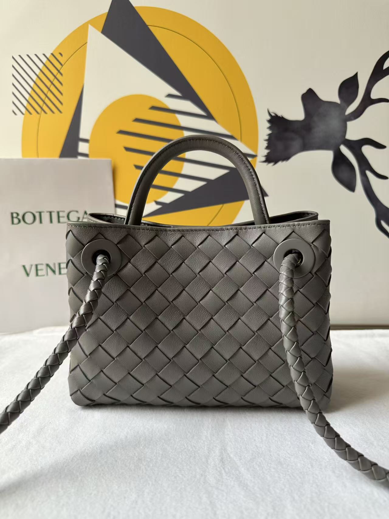 BV Small Andiamo Bag 20cm Grey Intrecciato Leather 291448