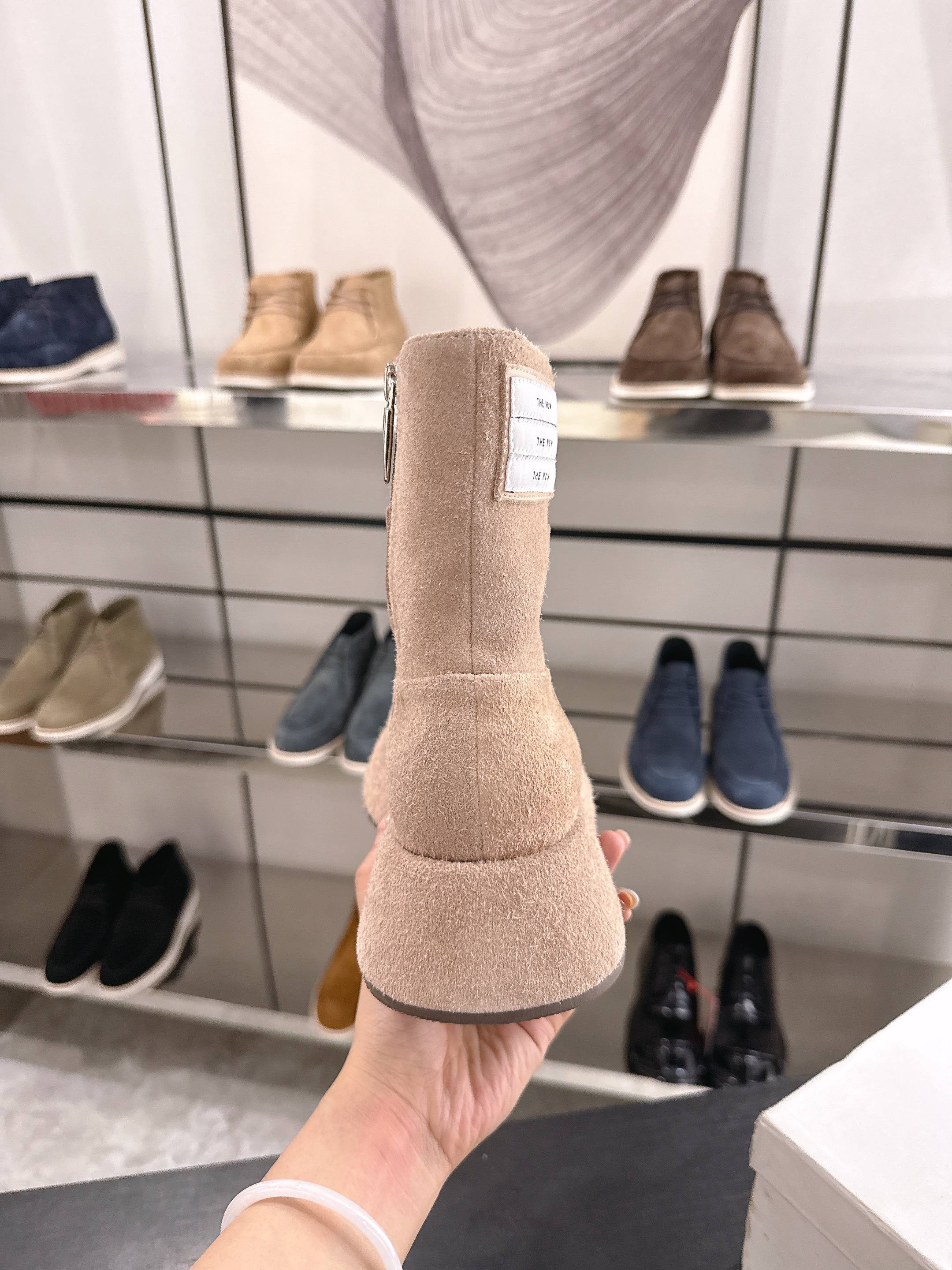 The Row SS2025. Boots Brown Suede 543372