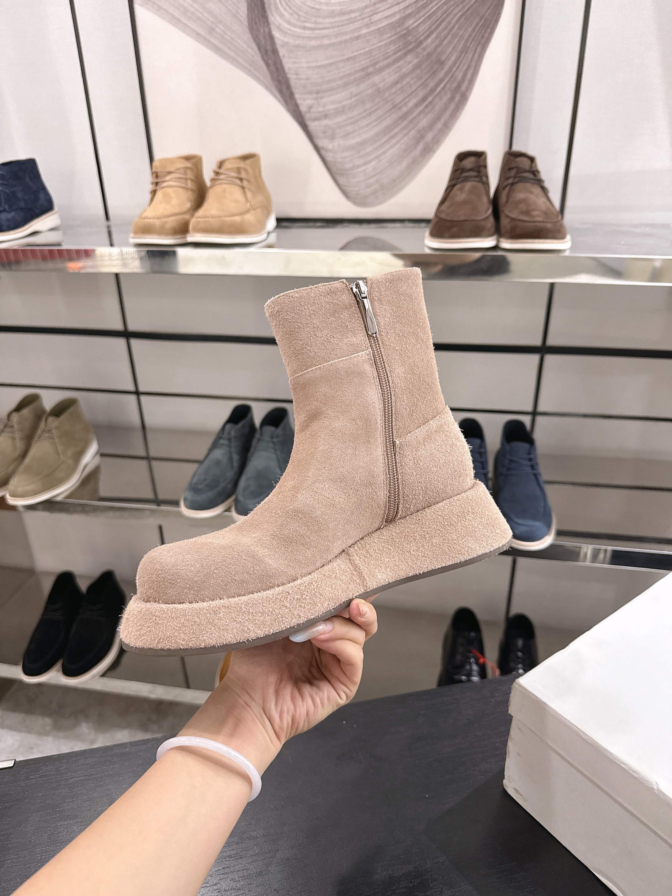 The Row SS2025. Boots Brown Suede 543372