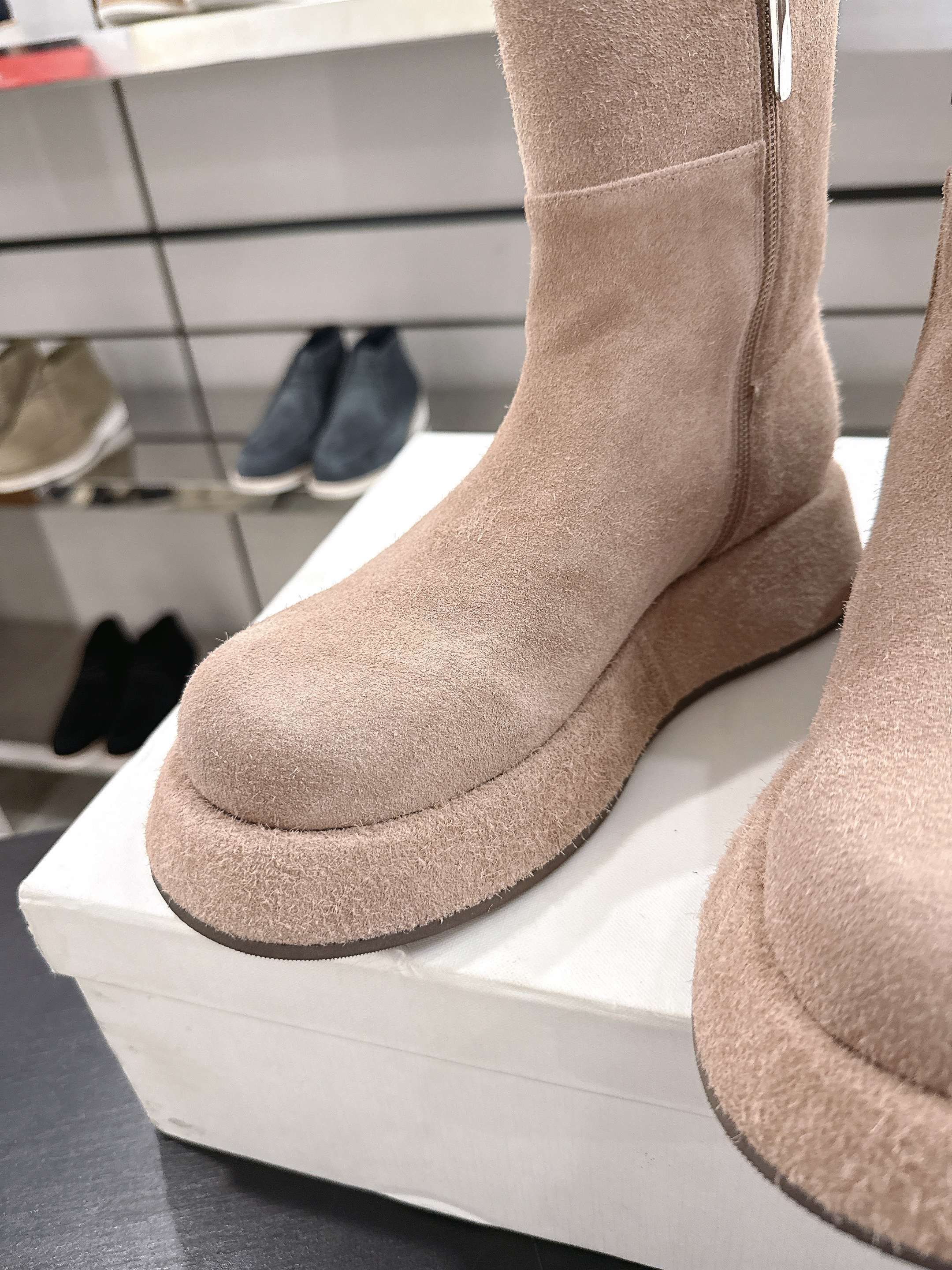 The Row SS2025. Boots Brown Suede 543372