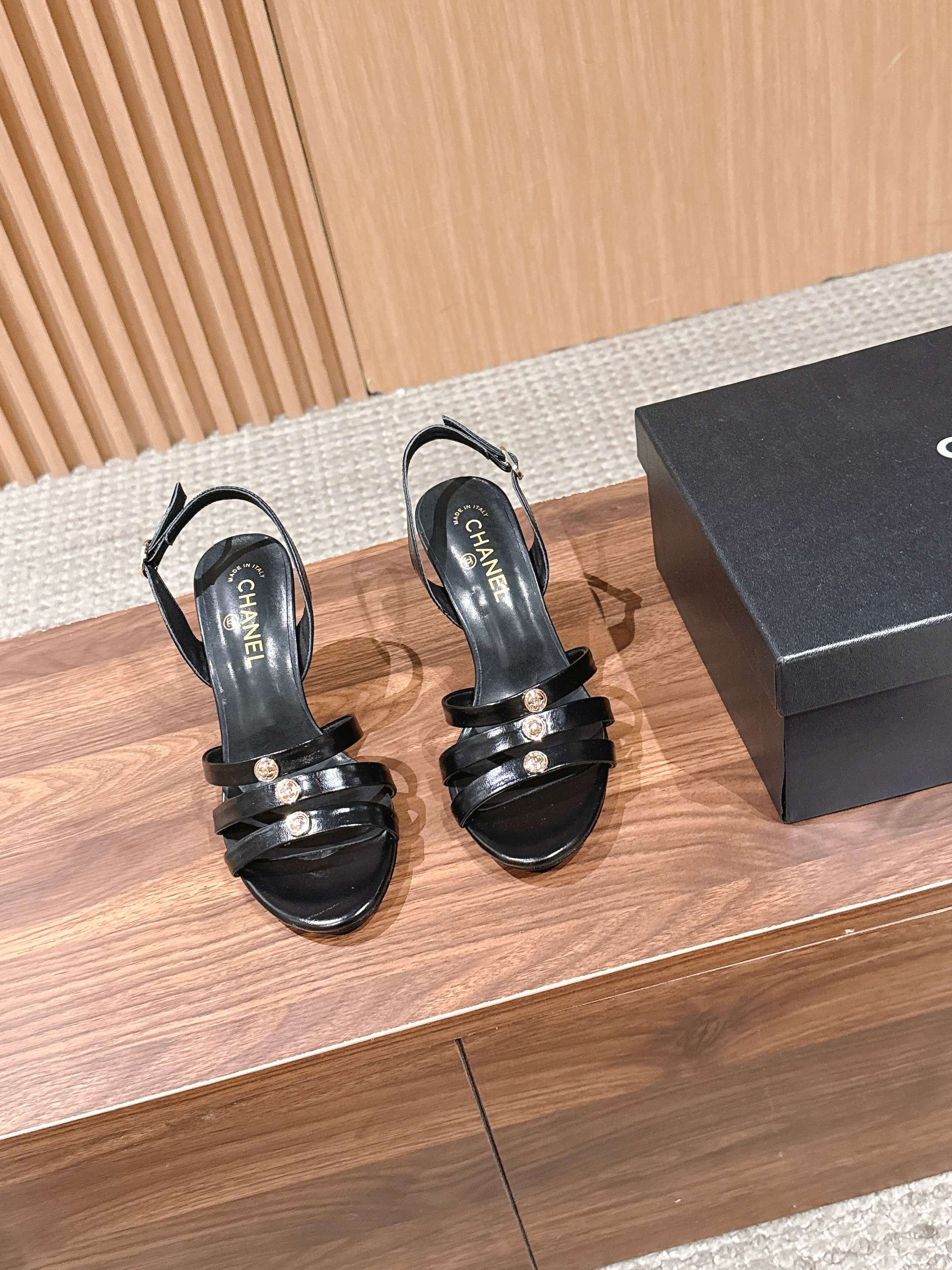 CC 26SS Sandal With Stud 8.5cm Black Elephant Leather 692564