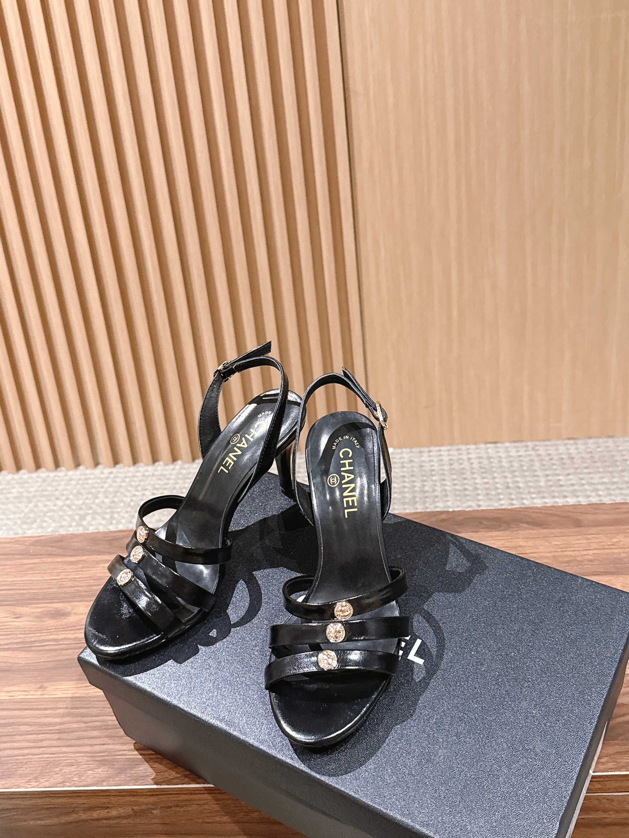 CC 26SS Sandal 8.5cm Black Elephant Leather 692564