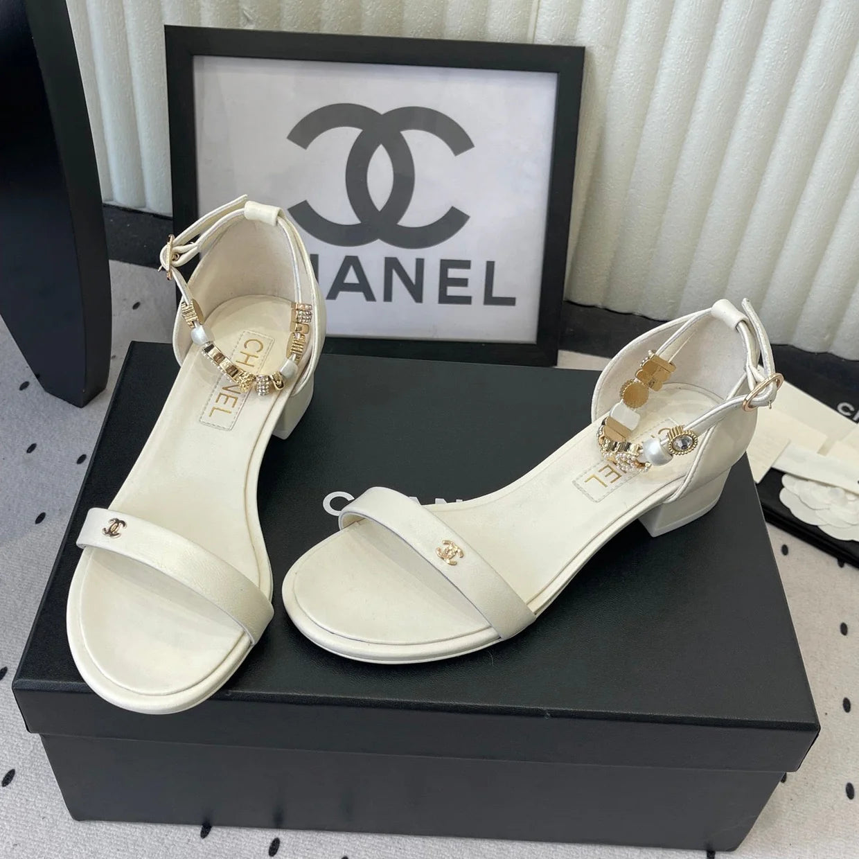 CC 26s Sandals 35 White Sheepskin 650105