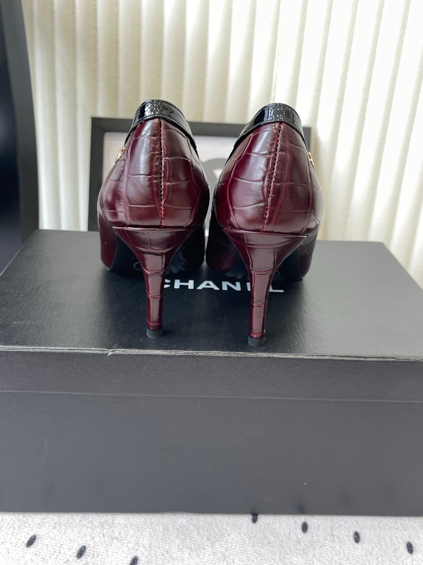 CC 26s Matthieu Blazy Pump 9.5cm Burgundy Embossed Leather 807479