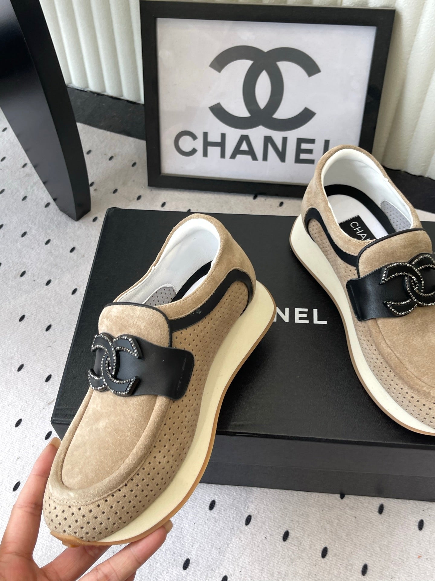 CC 26s Casual Sneakers Beige Suede 892522