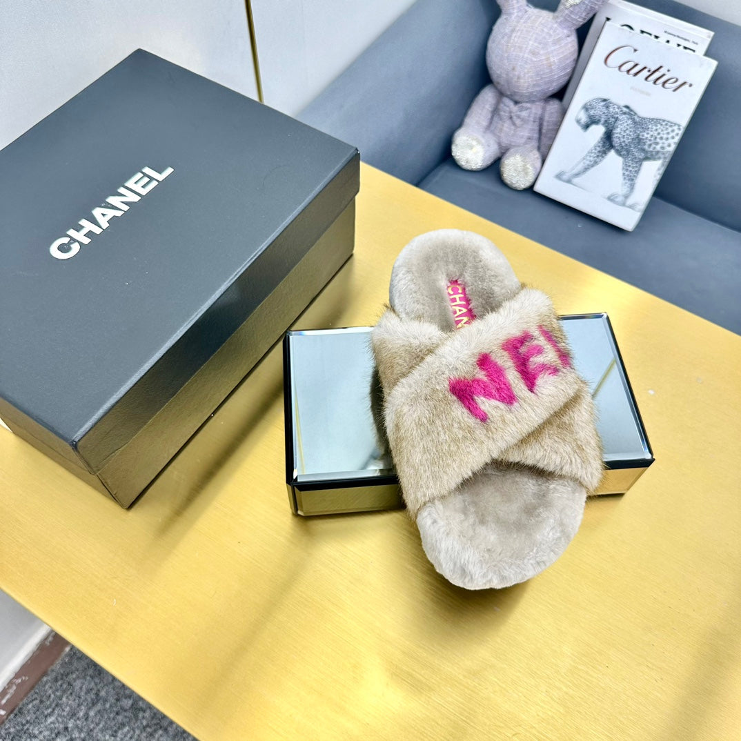 CC 26s Crisscross Sandals Beige Pink Shearling 139993