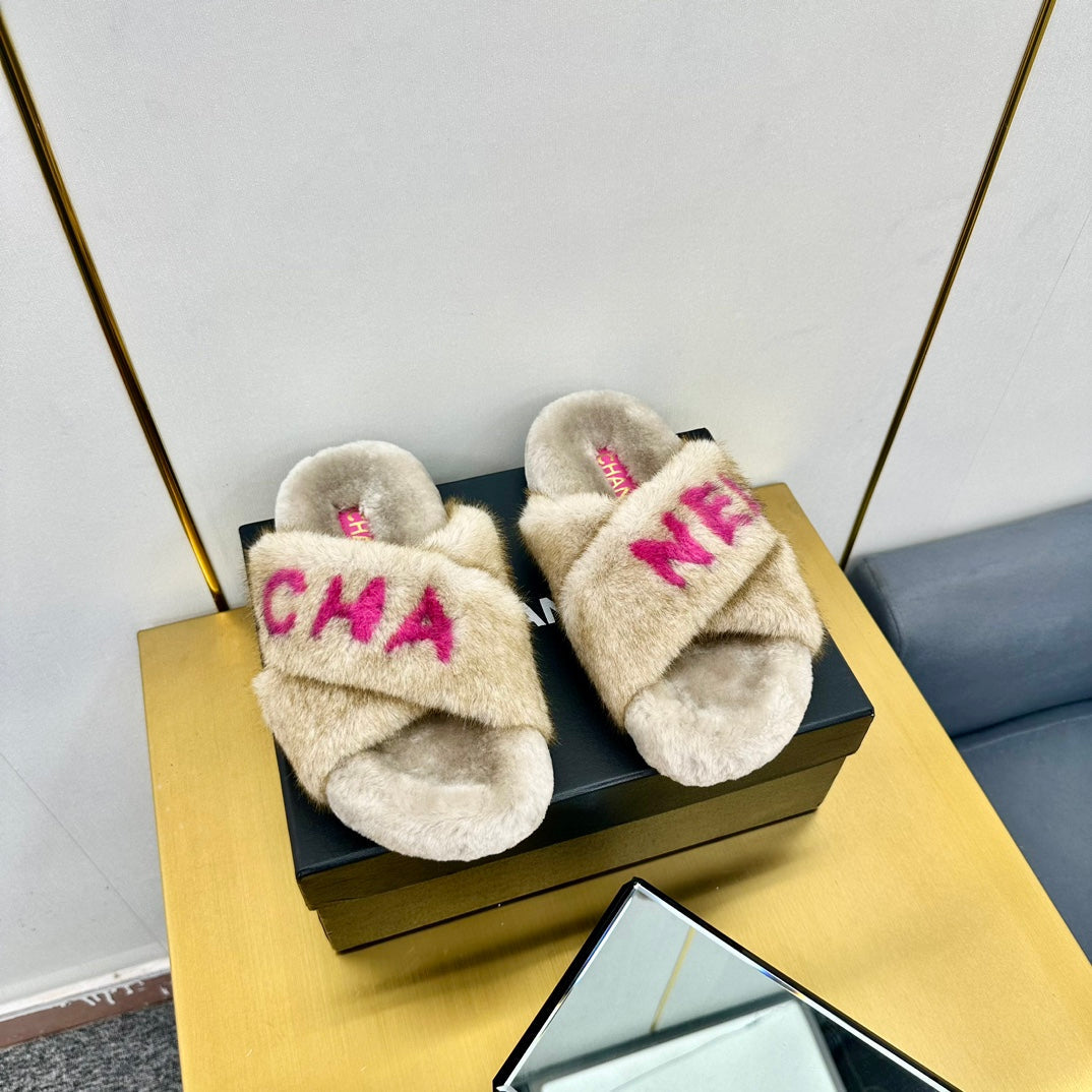 CC 26s Crisscross Sandals Beige Pink Shearling 139993