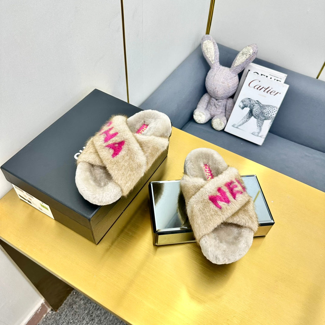 CC 26s Crisscross Sandals Beige Pink Shearling 139993