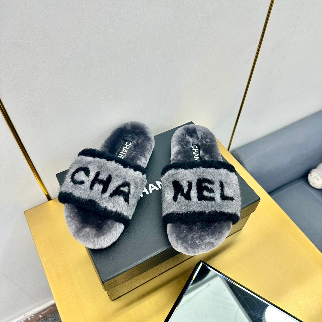 CC 26s Sandals Grey Black Shearling 139995