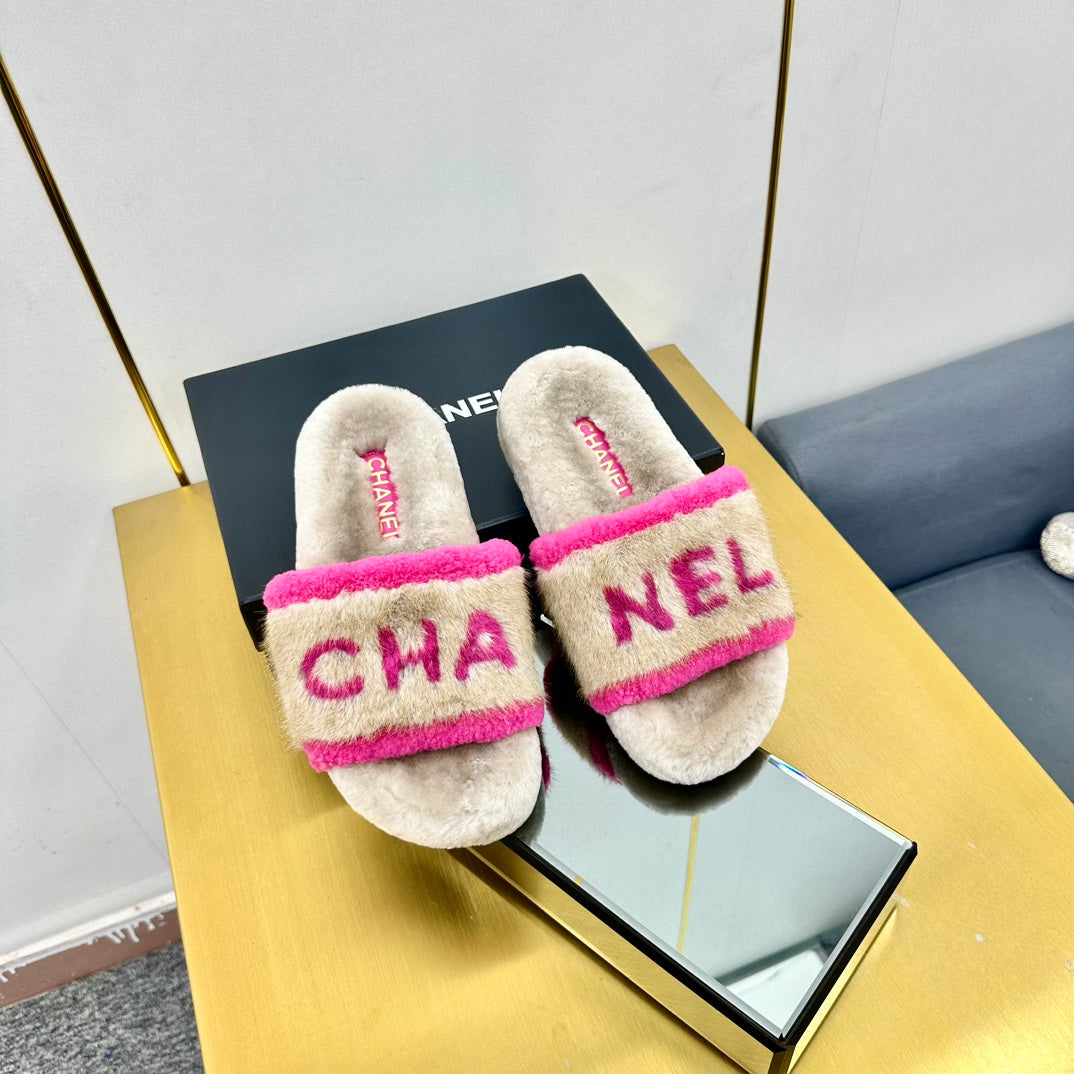 CC 26s Sandals Beige Pink Shearling 139996