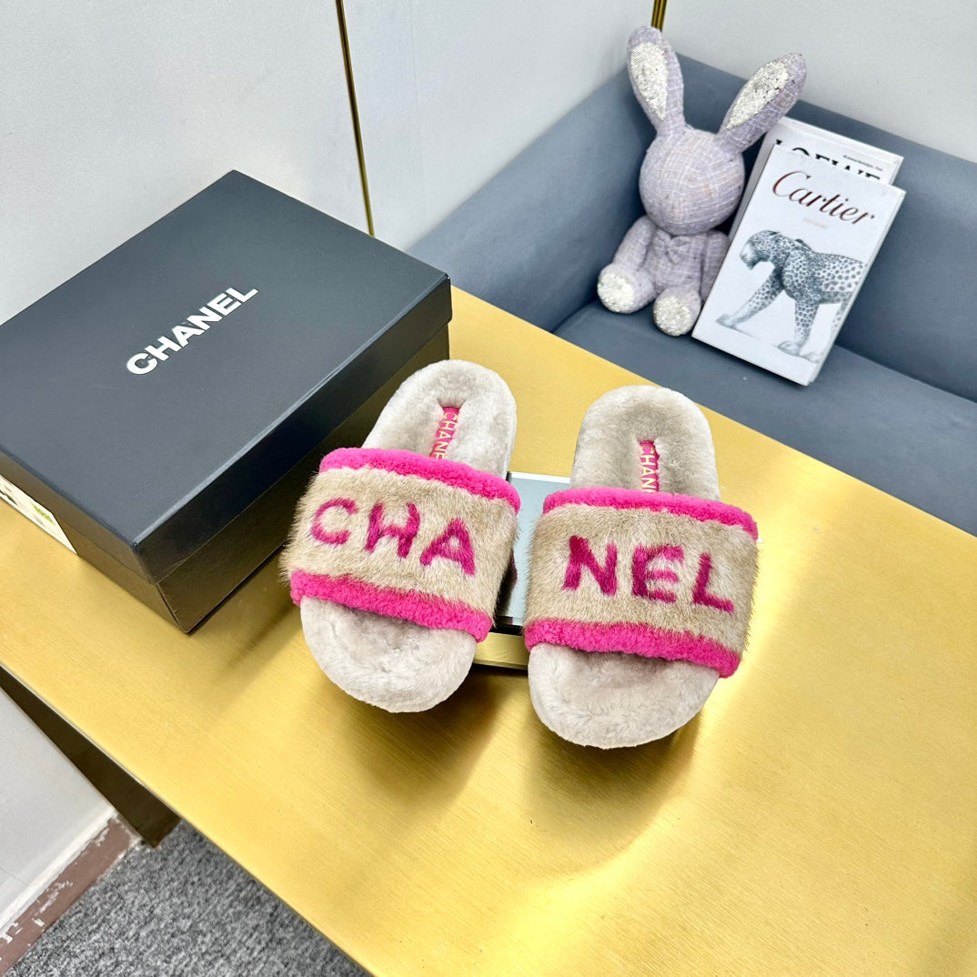 CC 26s Sandals Beige Pink Shearling 139996